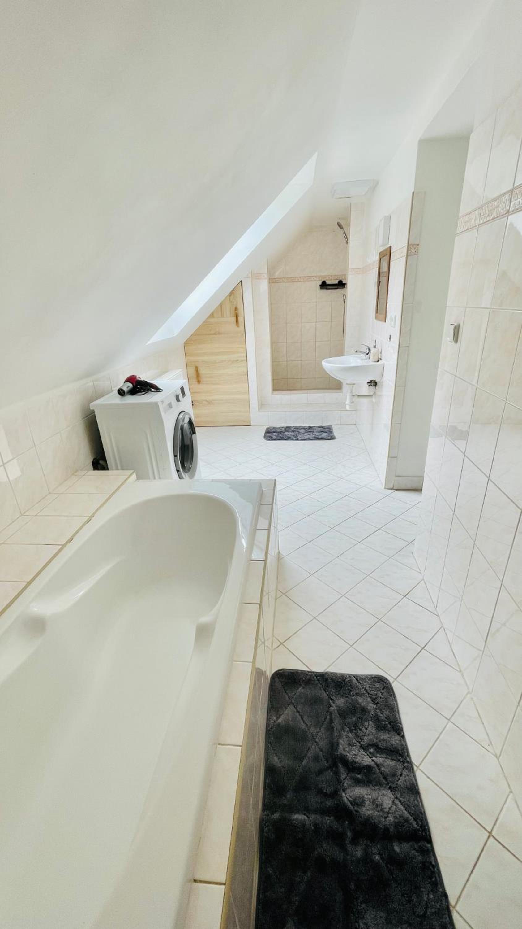 Three-Bedroom Apartment with Mountain View photo 2