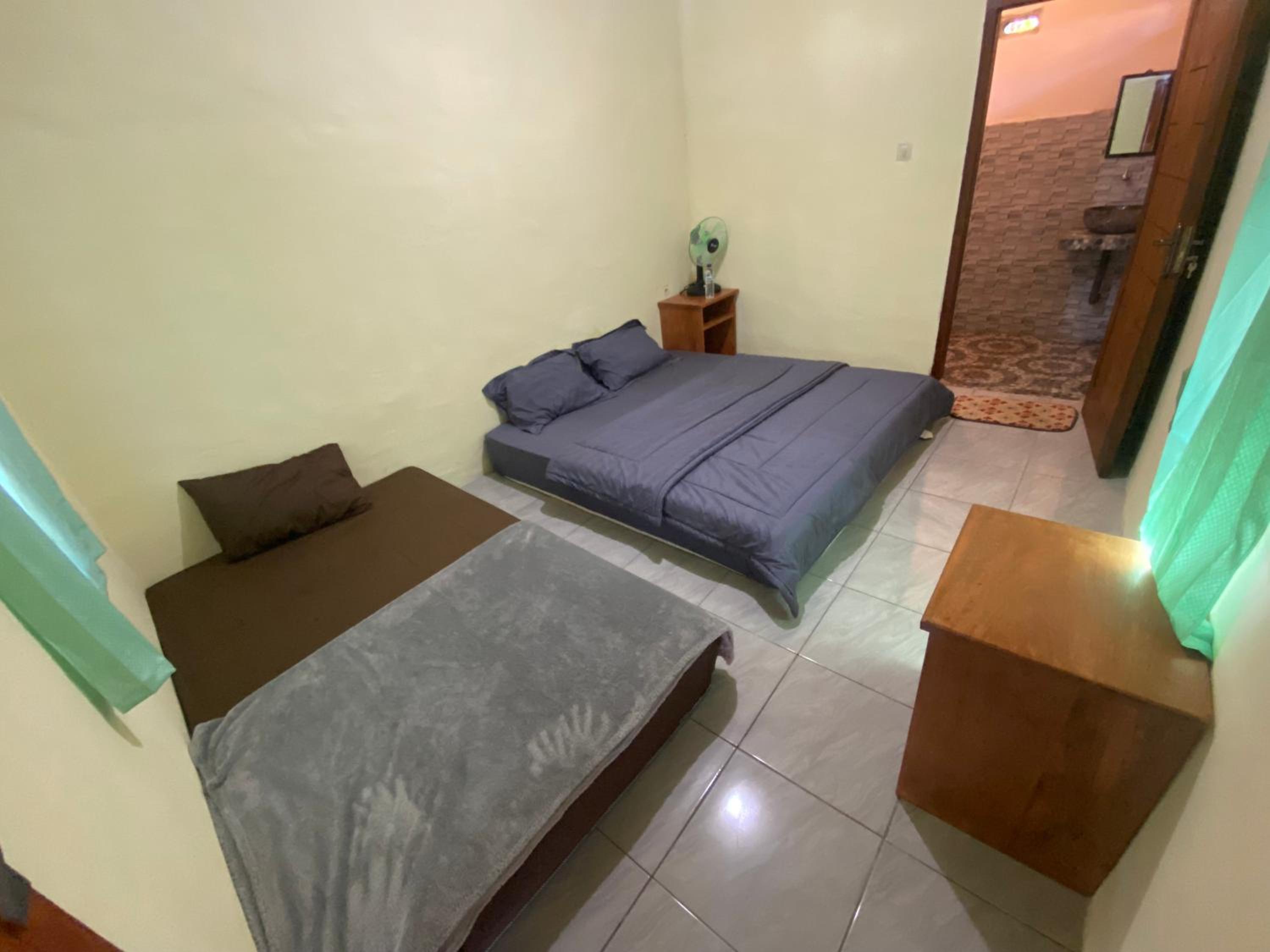 Double Room with Private Bathroom - Photo 7