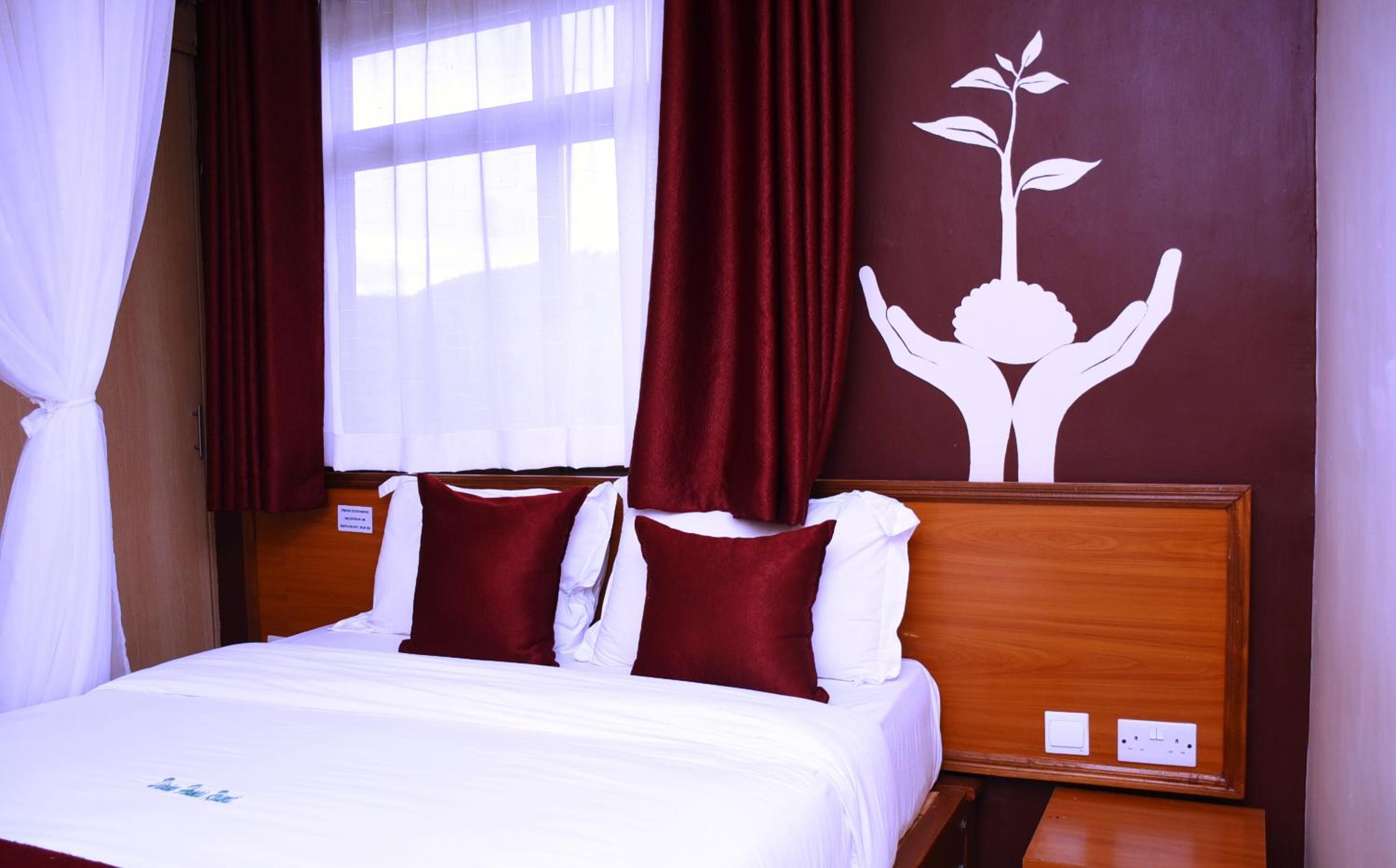 Standard King Room photo 3