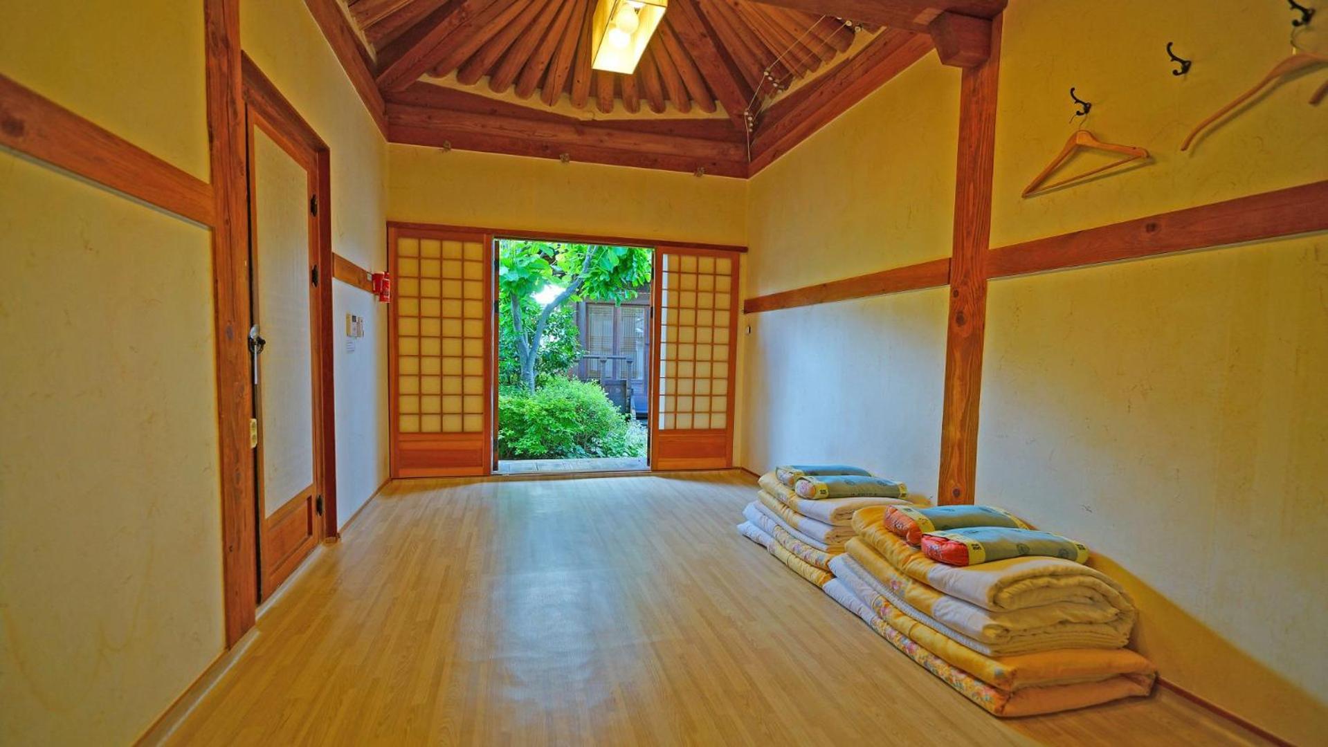 Korean Style Family Room with Private Bathroom  photo 3