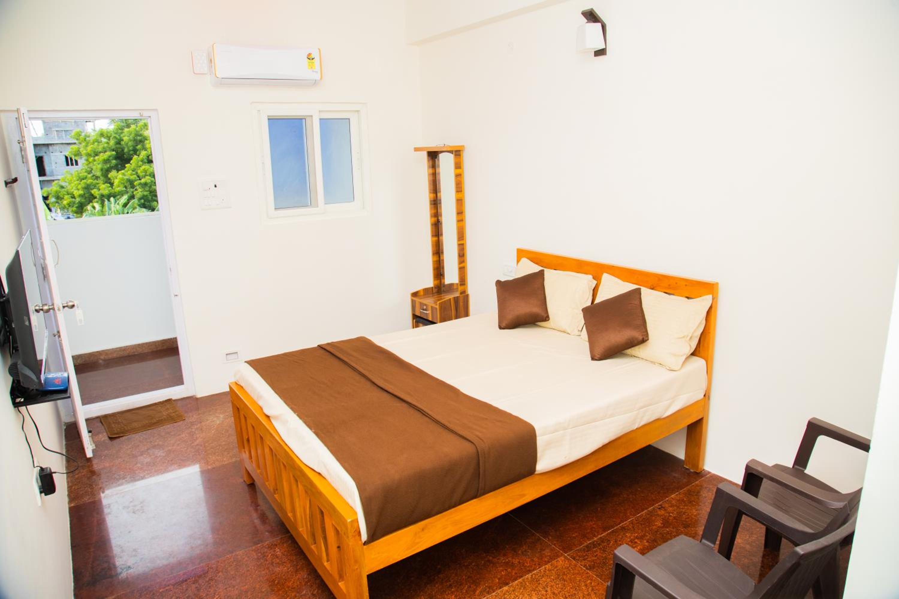 Budget Double Room photo 3