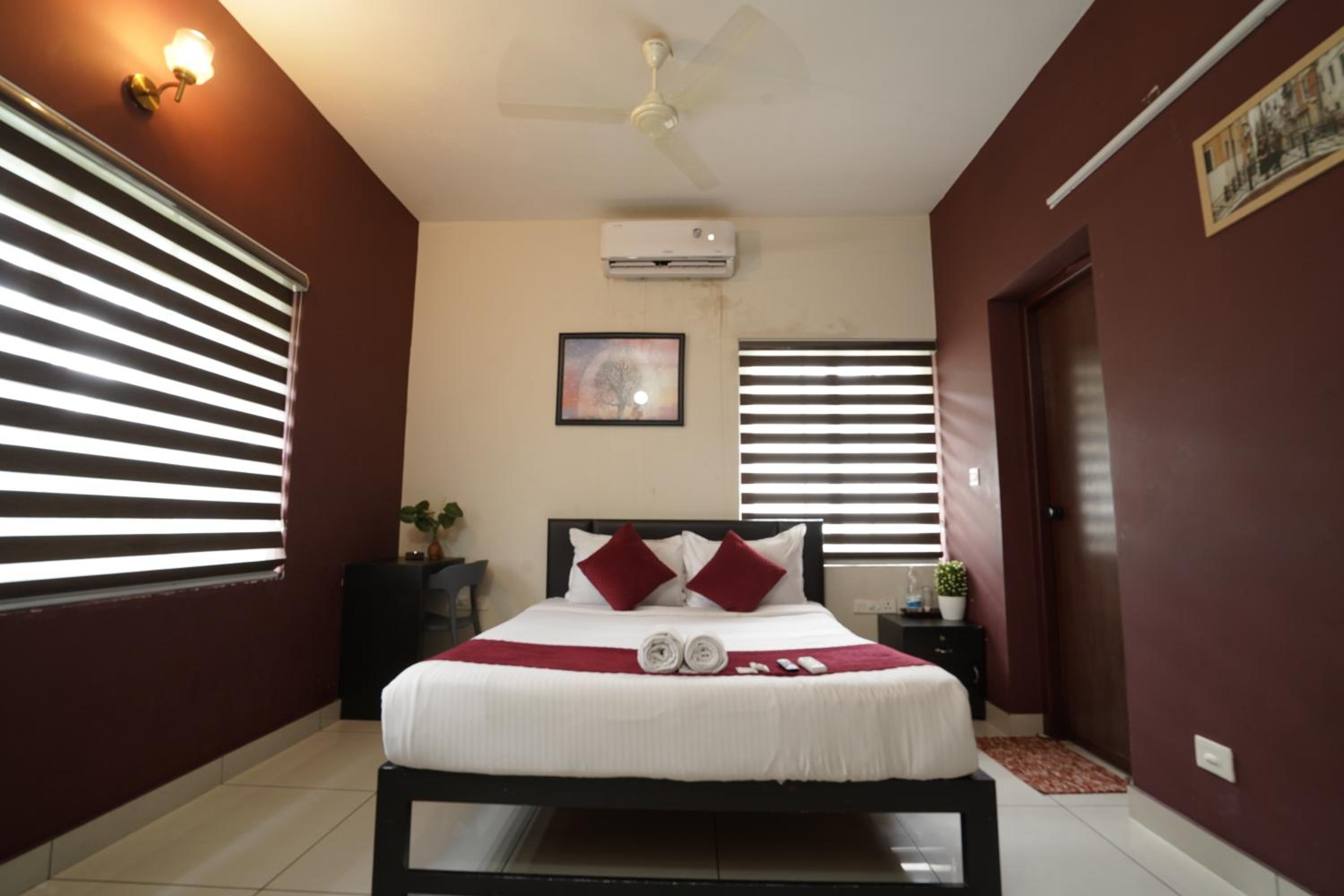 Deluxe Double Room - Photo 12