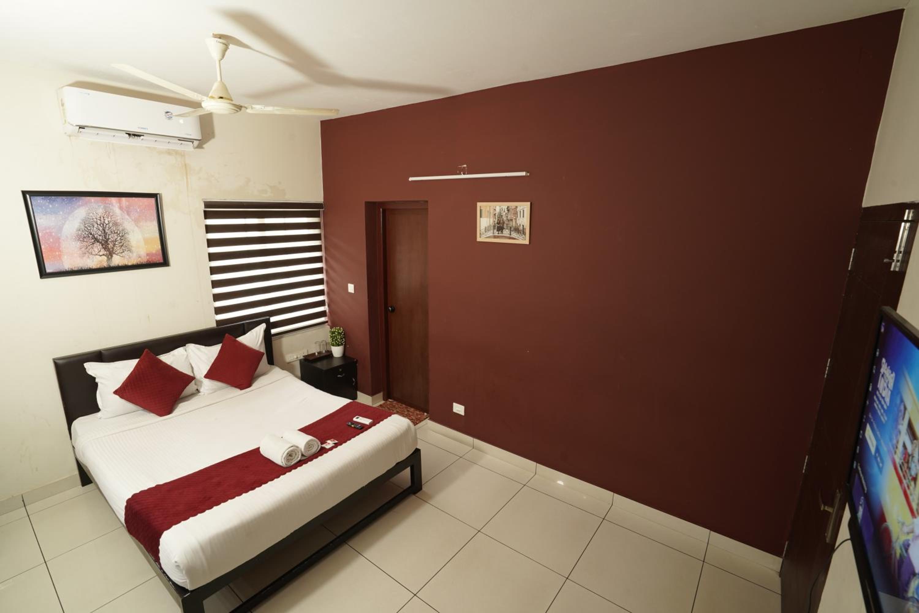 Deluxe Double Room - Photo 11