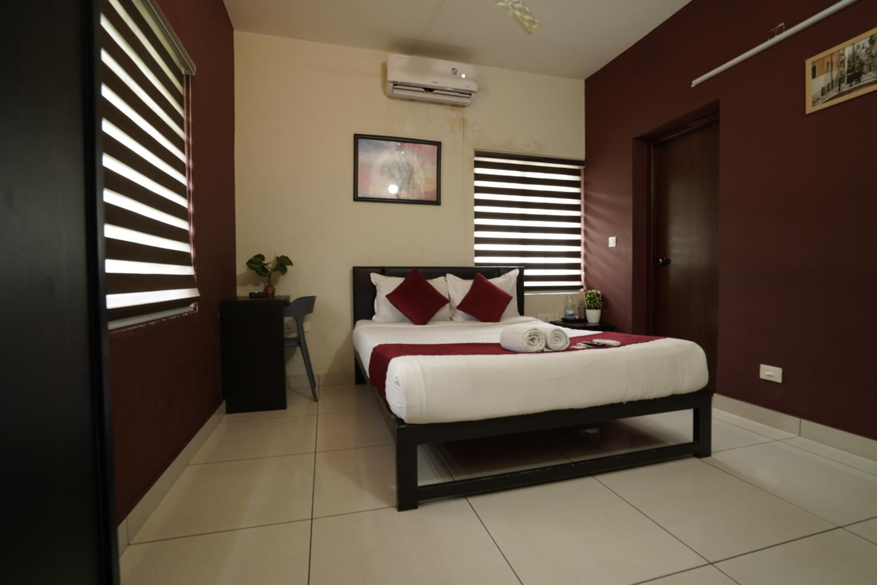 Deluxe Double Room - Photo 9