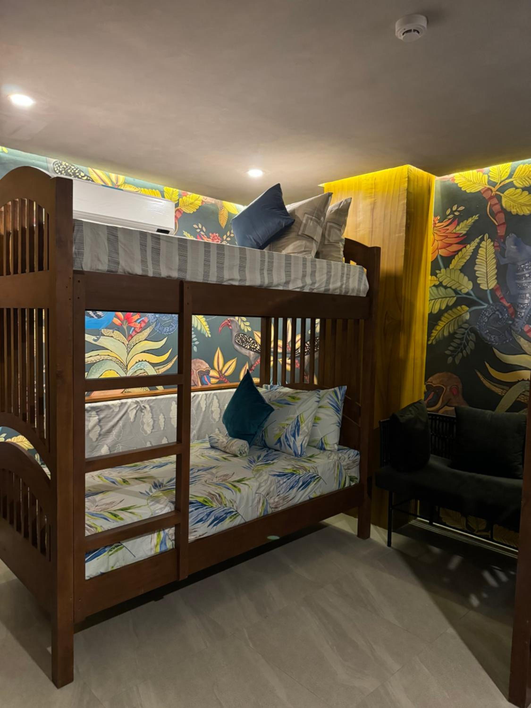 Female Dormitory Room photo 3