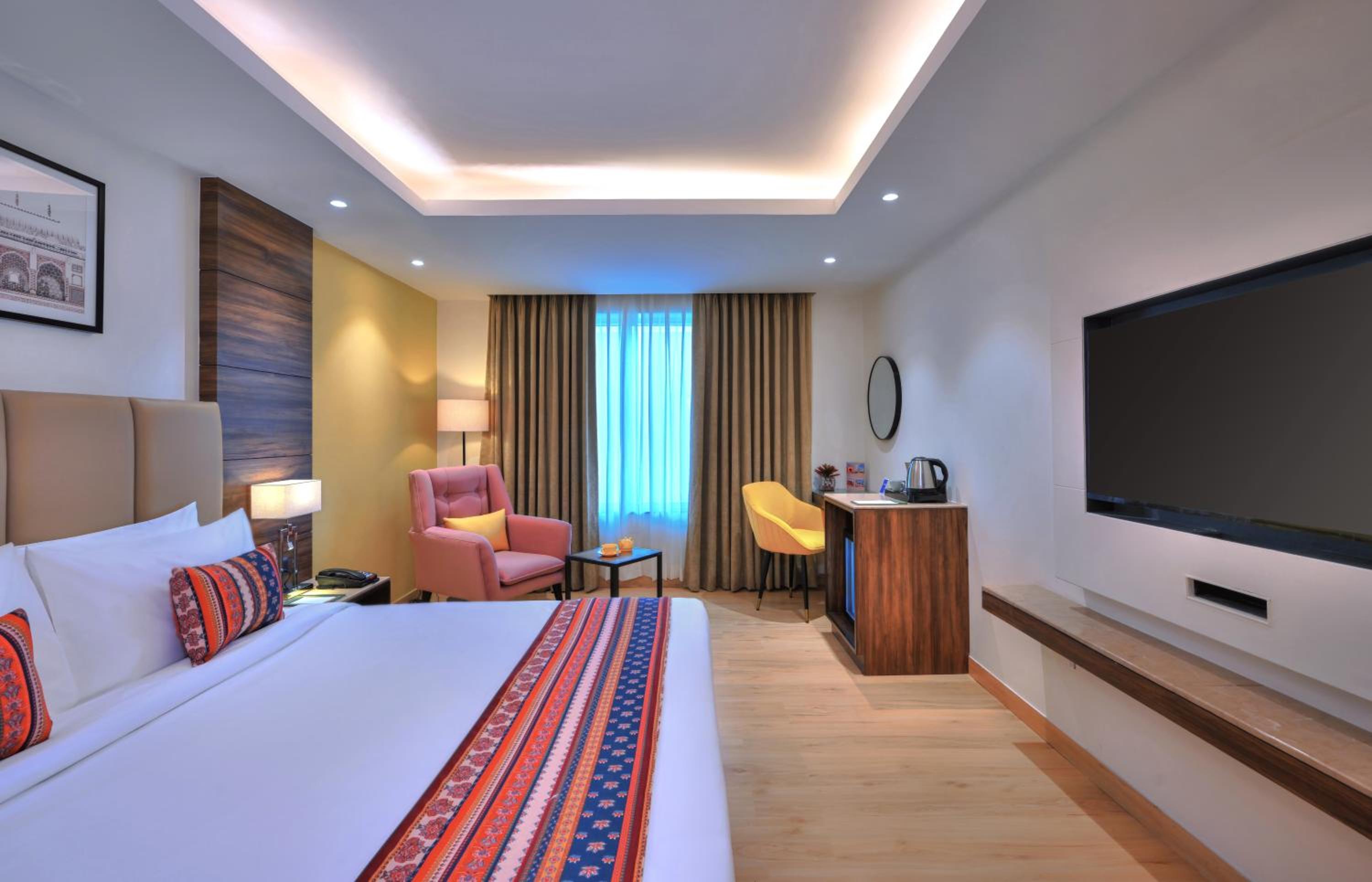 Deluxe Double Room with 10% discount on food, beverages and laundry