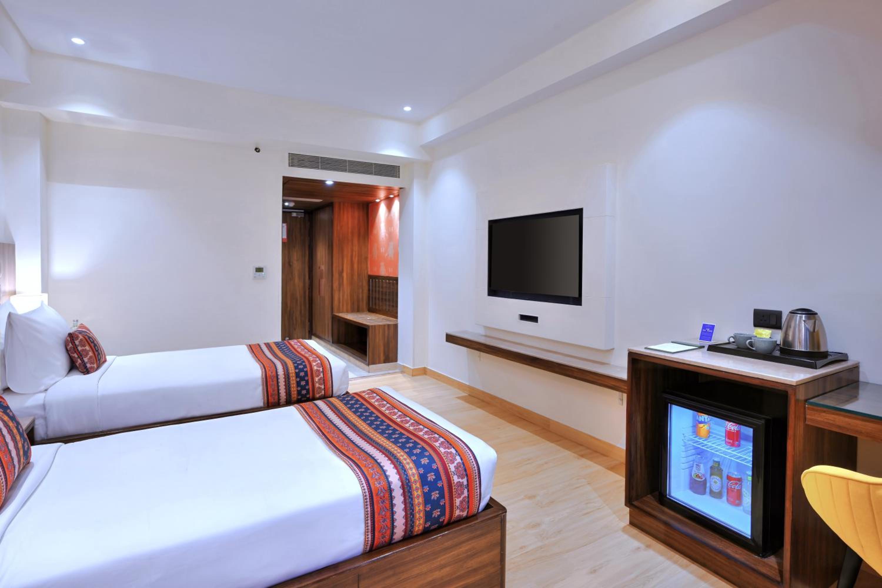 Deluxe Twin Room with 10% discount on food, beverages and laundry