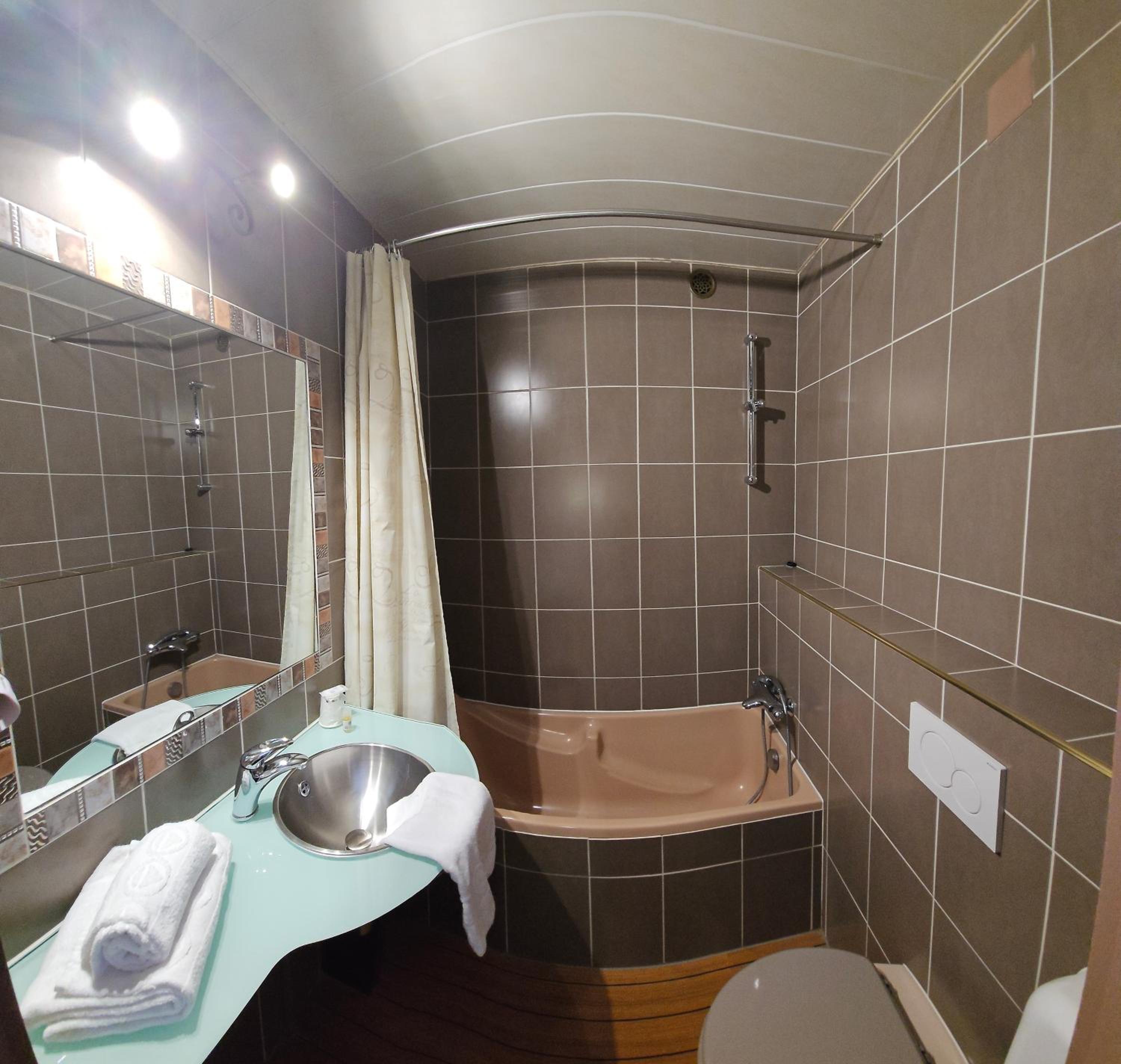 Standard Twin Room - Photo 2