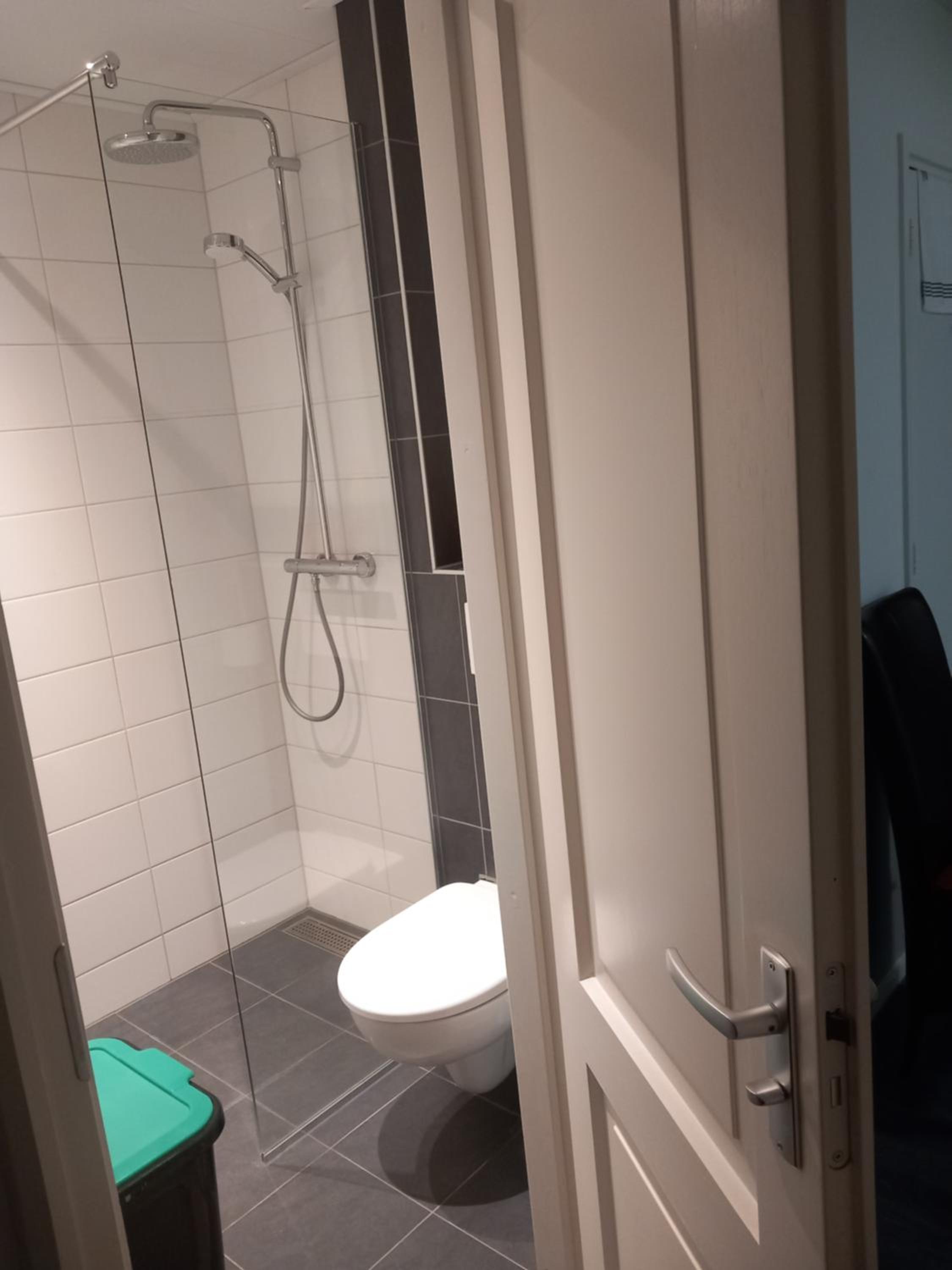 Double or Twin Room with Private Bathroom - Photo 2