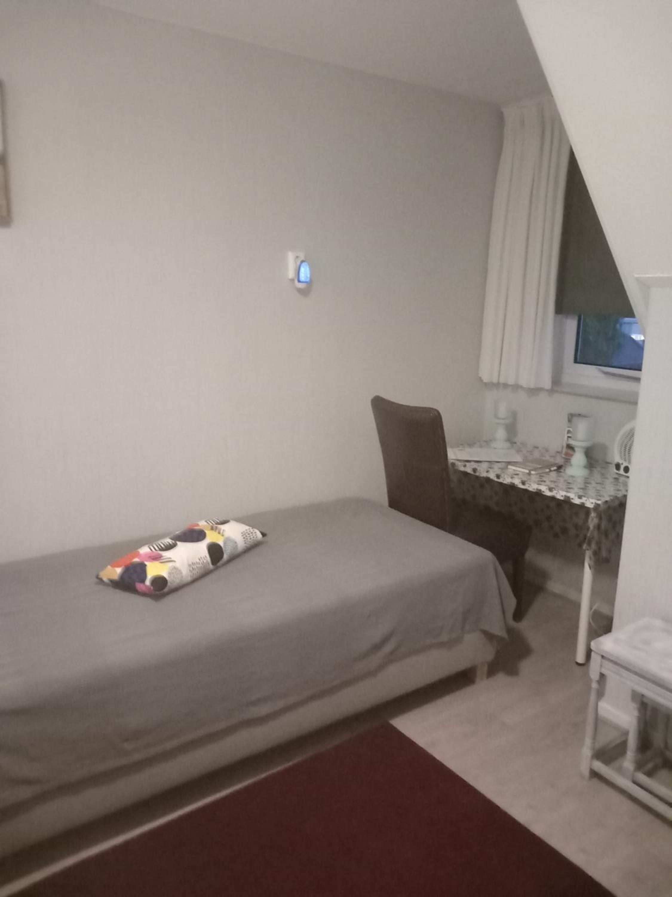 Double or Twin Room with Private Bathroom - Photo 3