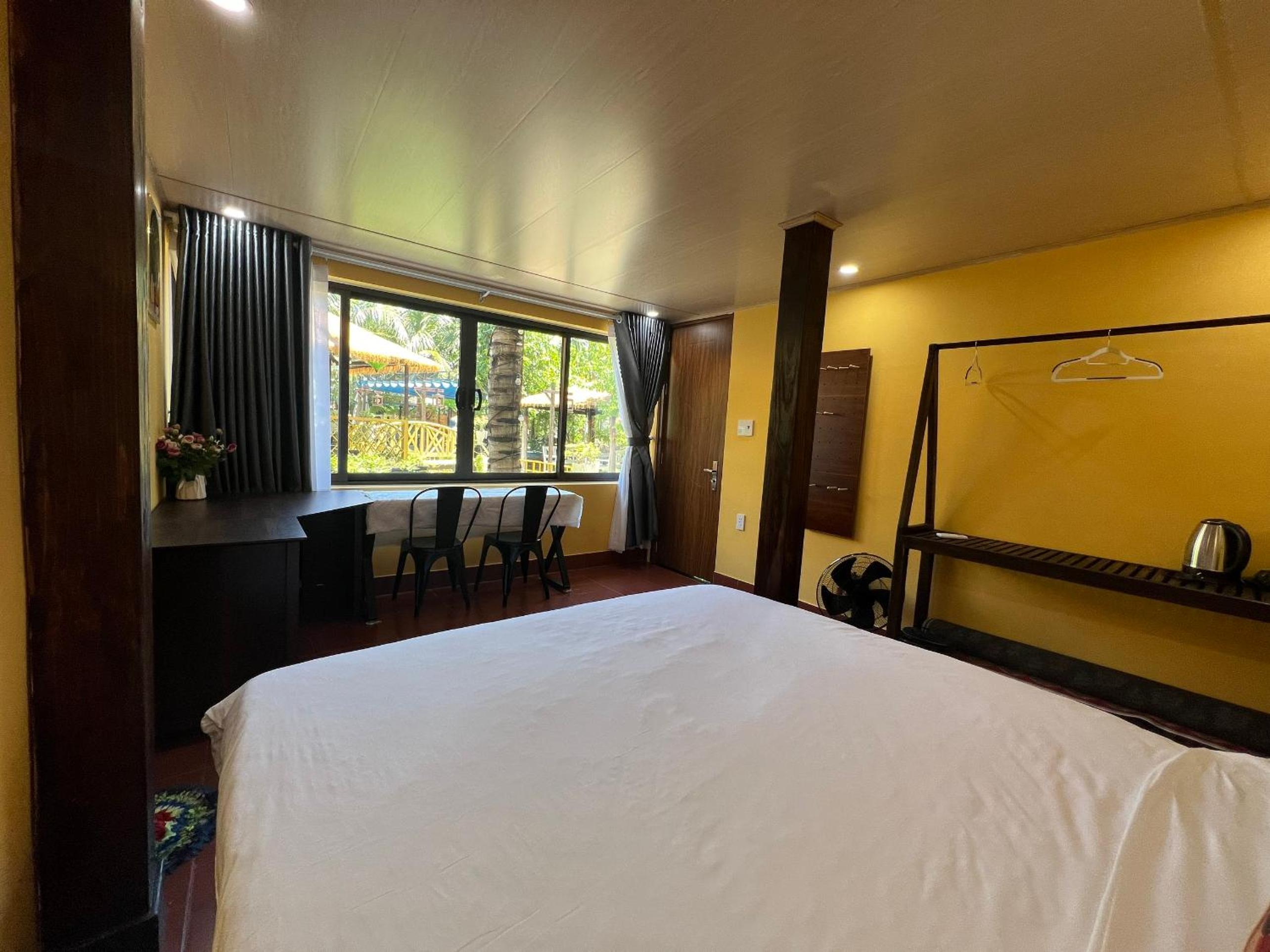 Deluxe Single Room with Balcony photo 2