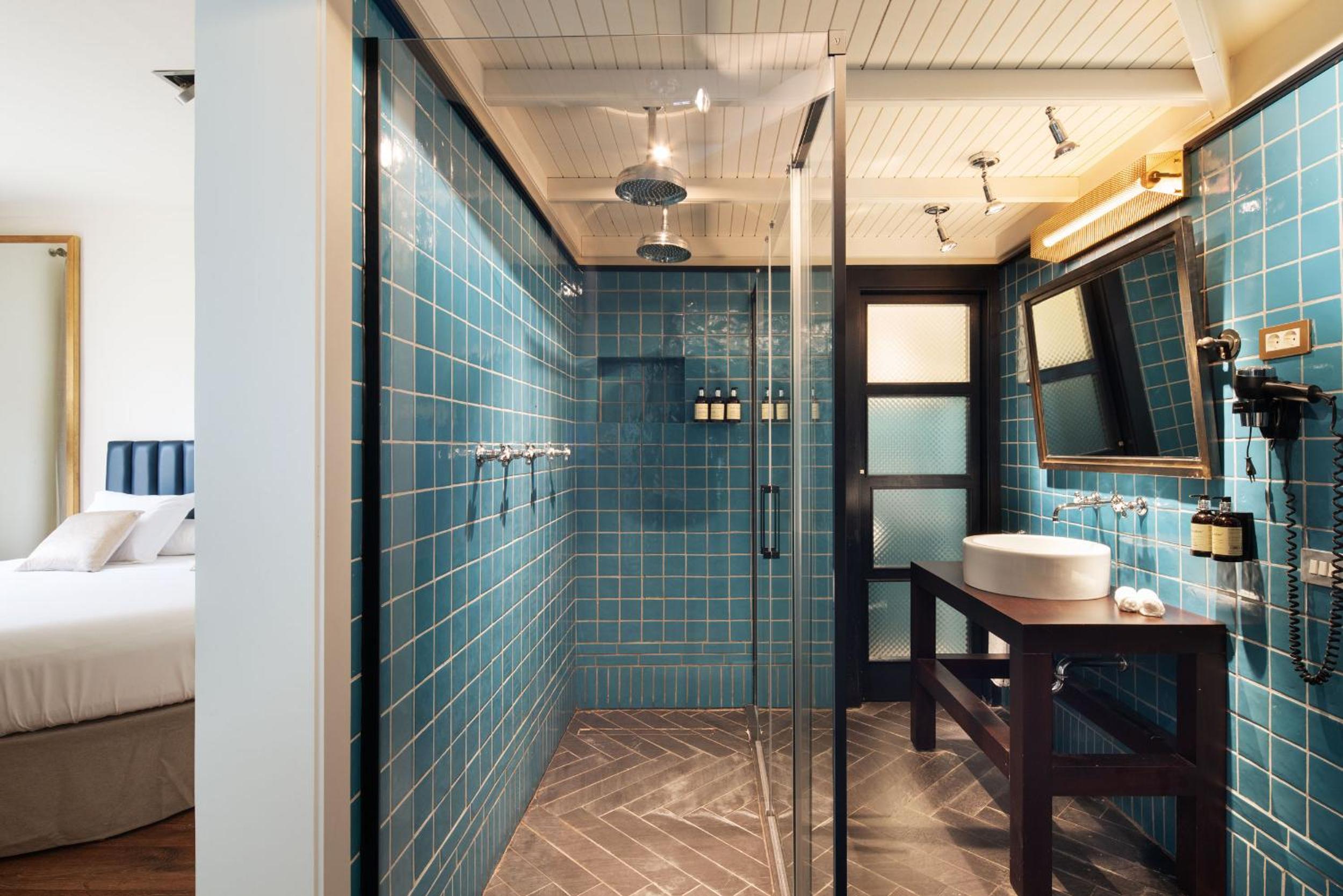 Suite Premium with Spa Bath thumbnail 6