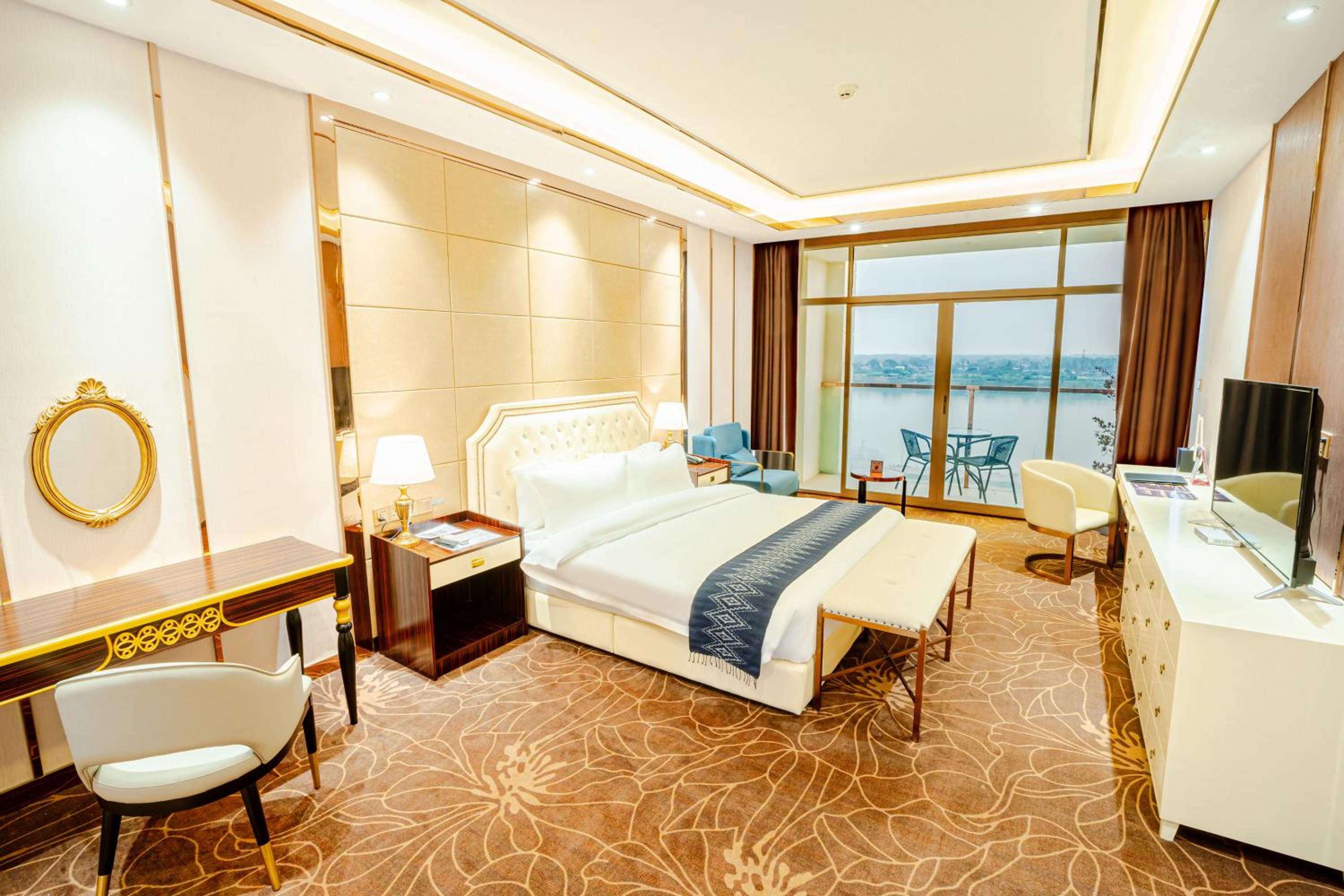 Deluxe King River View - Photo 3