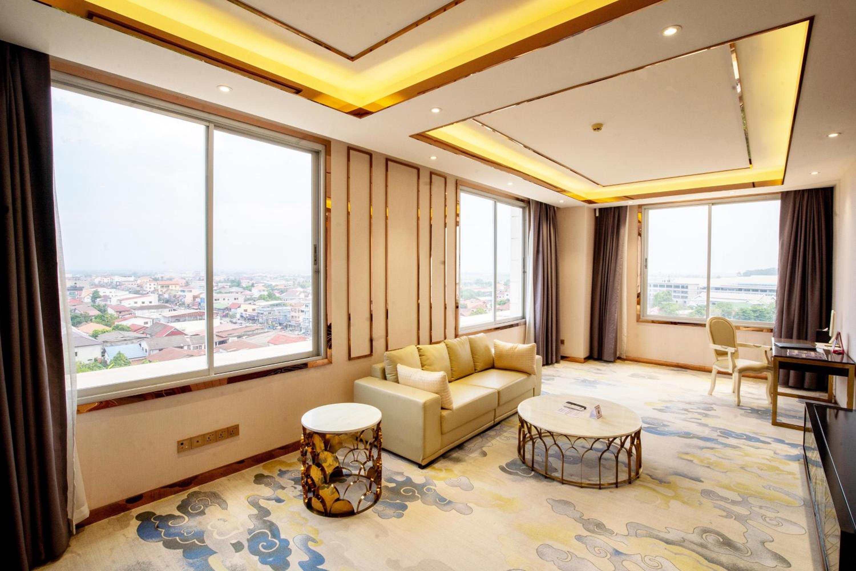 Executive Suite City view - Photo 4