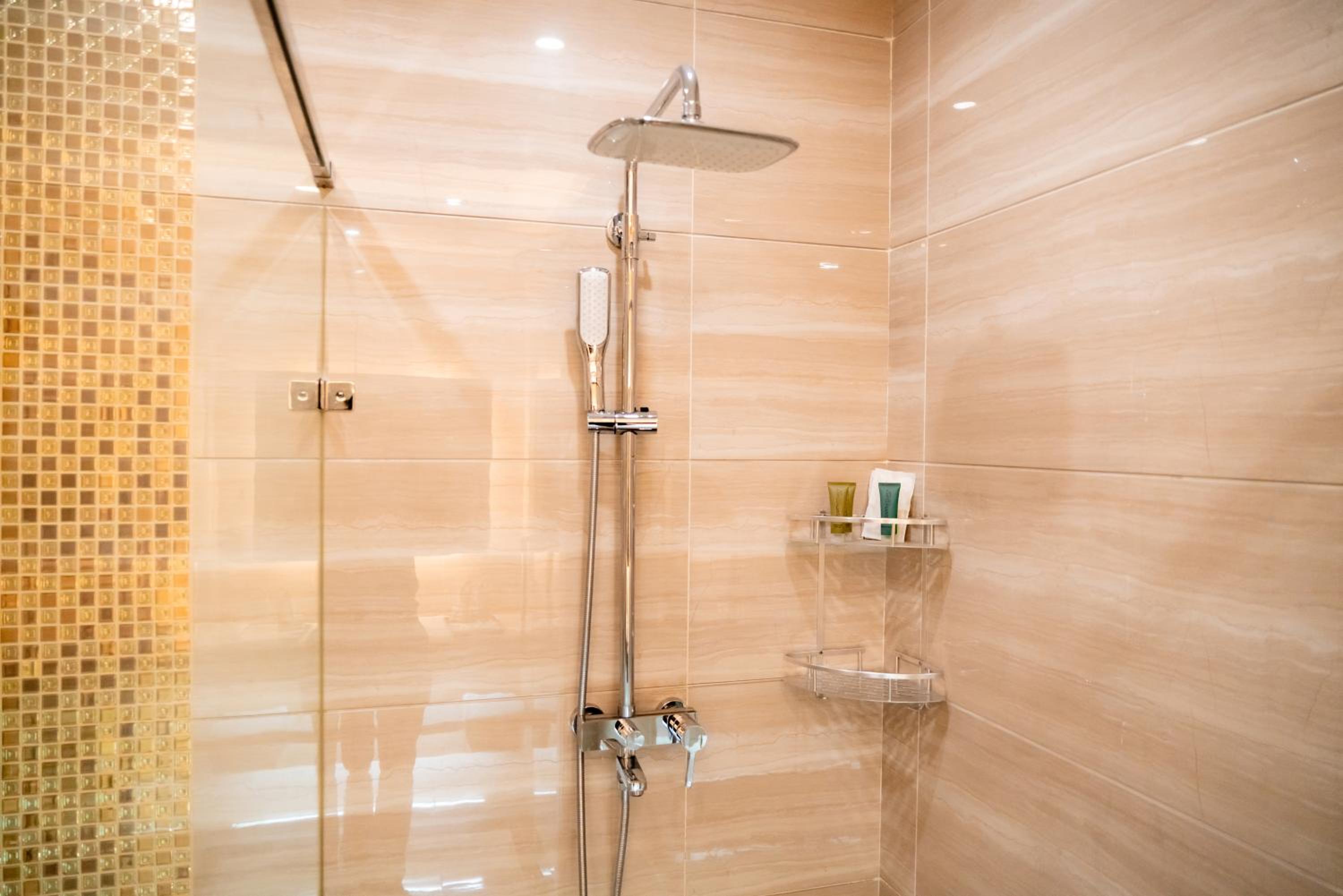 Executive Suite City view - Photo 5
