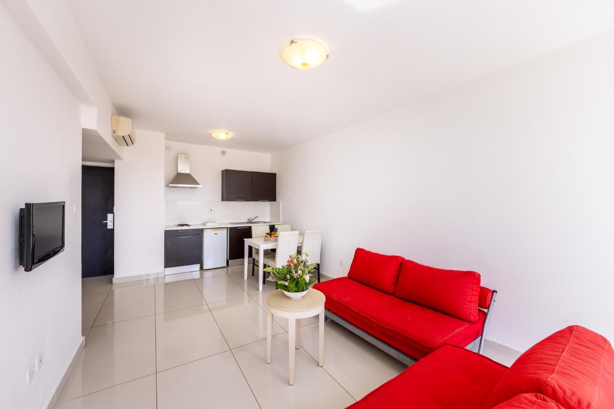 One-Bedroom Apartment photo 1