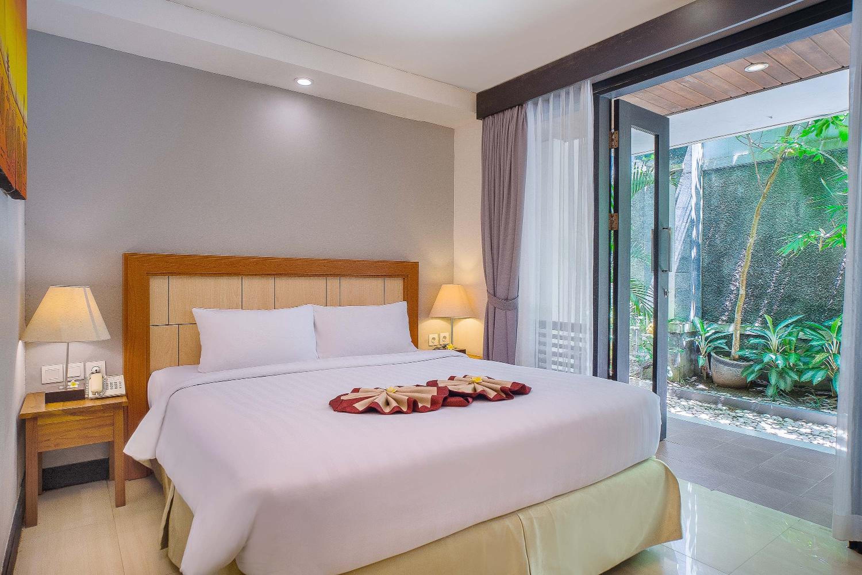 Deluxe Room with Garden View - Photo 1