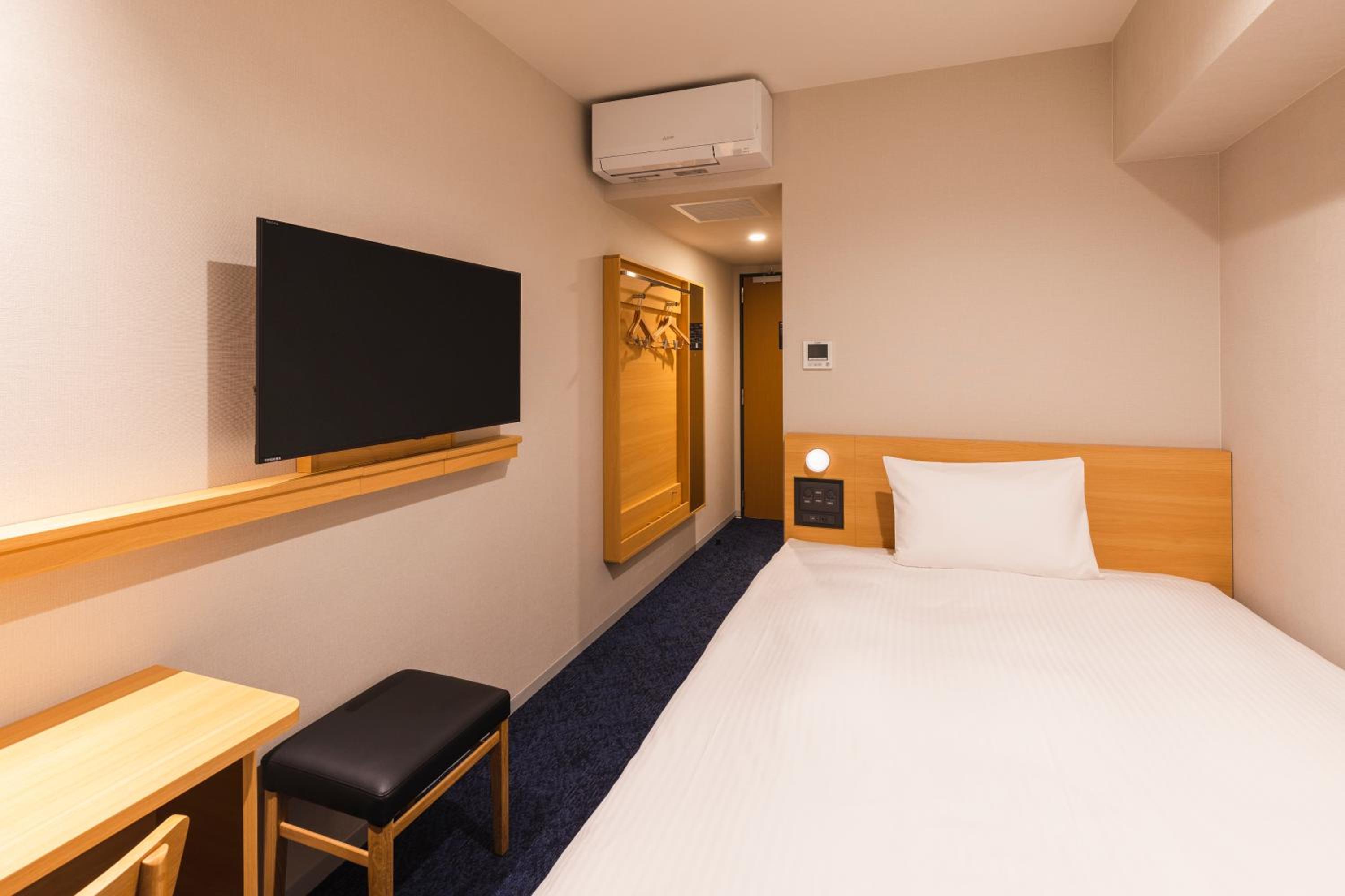 Standard Double Room - Non-Smoking - Photo 6