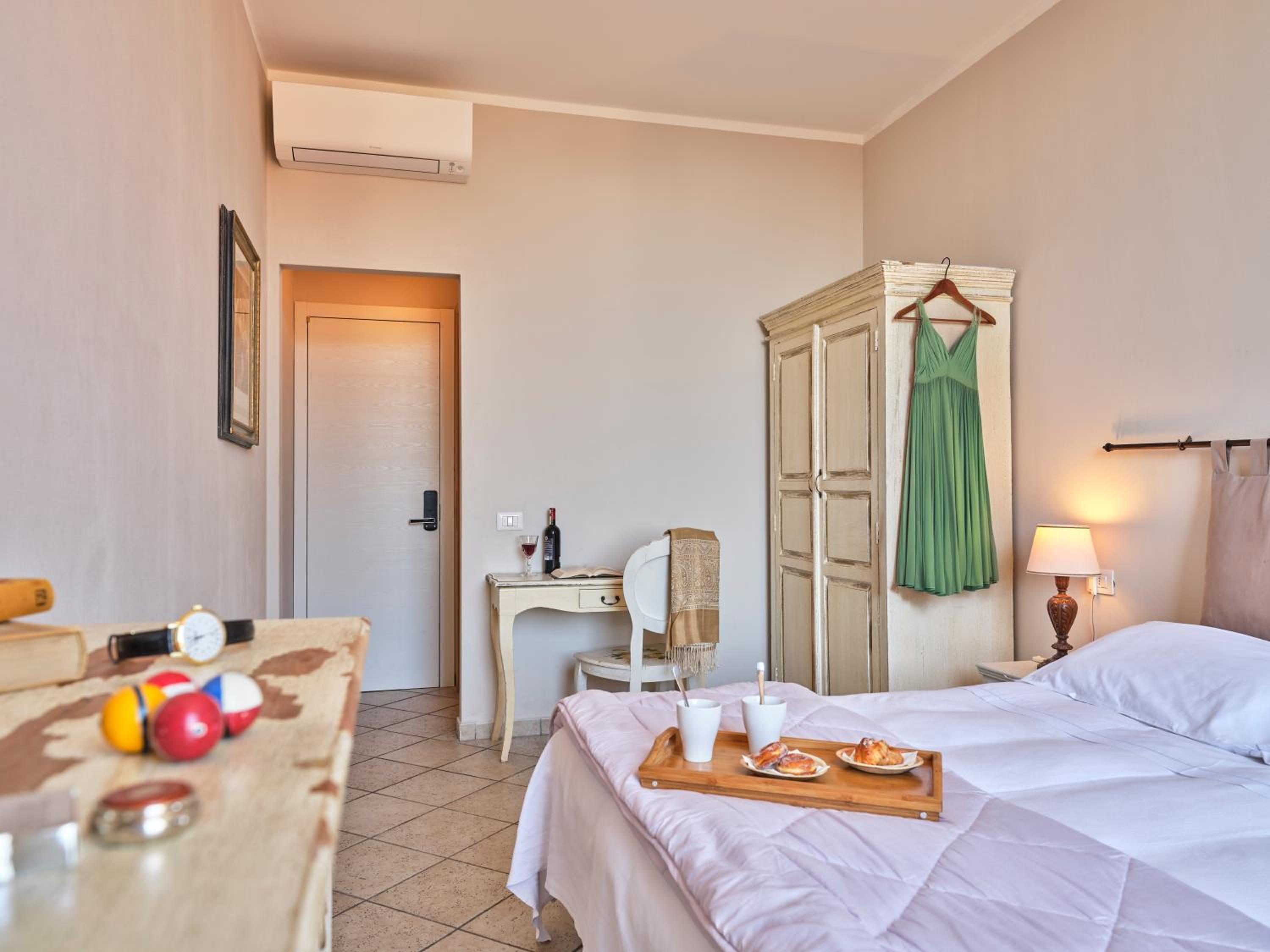 Superior Double or Twin Room - Photo 37