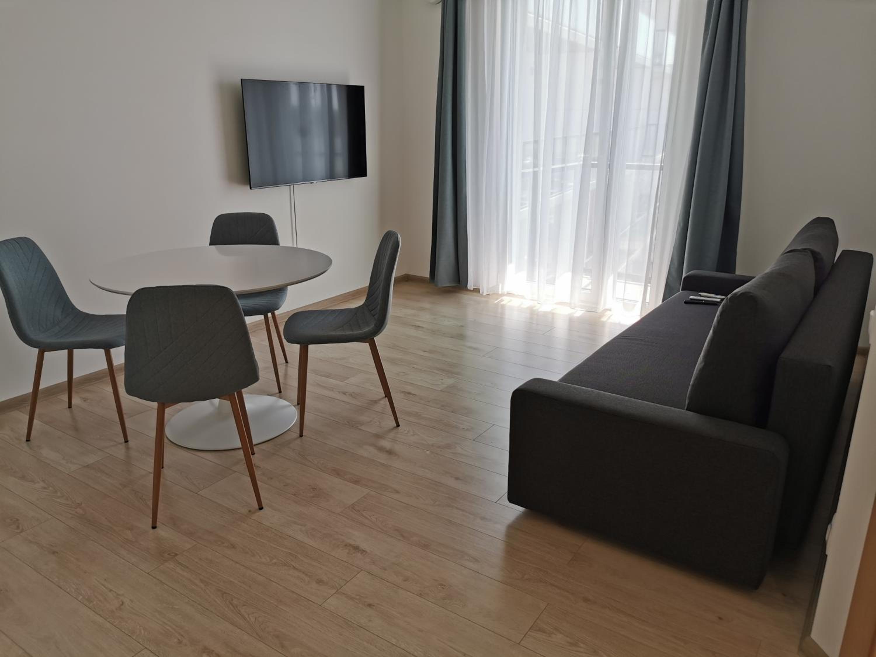 One-Bedroom Apartment photo 1