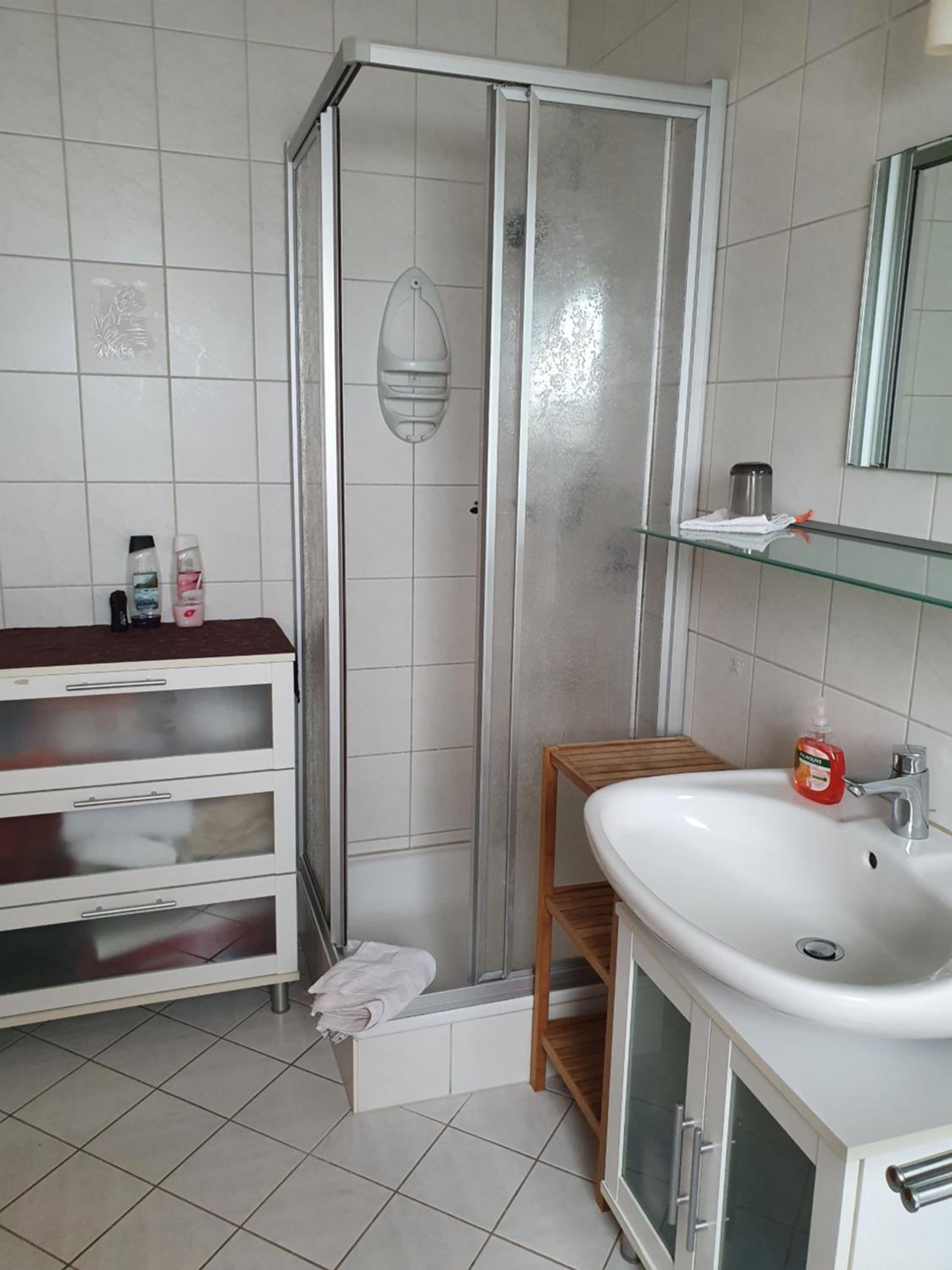 Double Room with Shared Bathroom photo 2