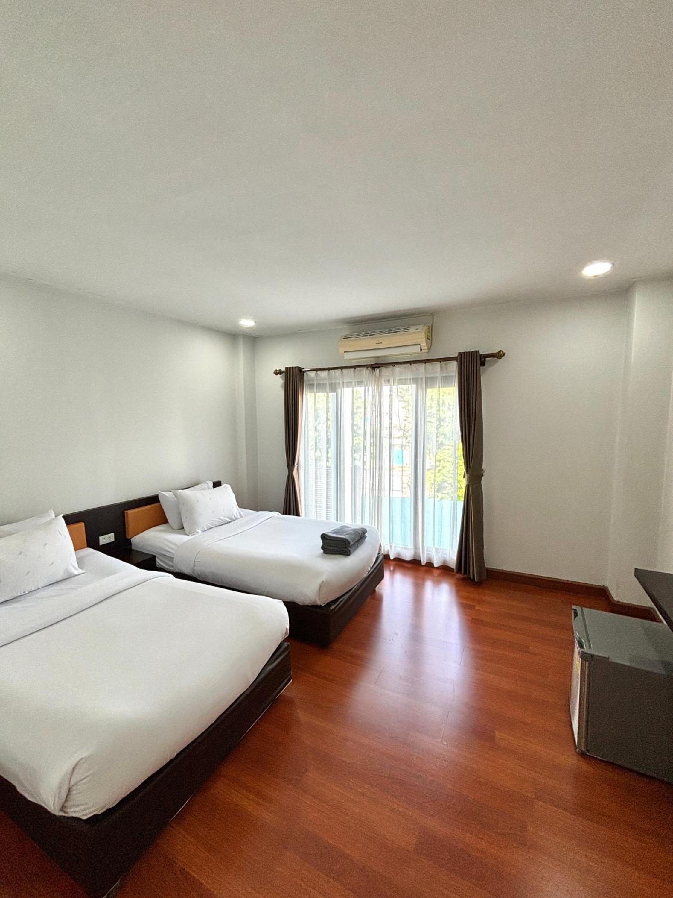 Deluxe Twin Room - Photo 10