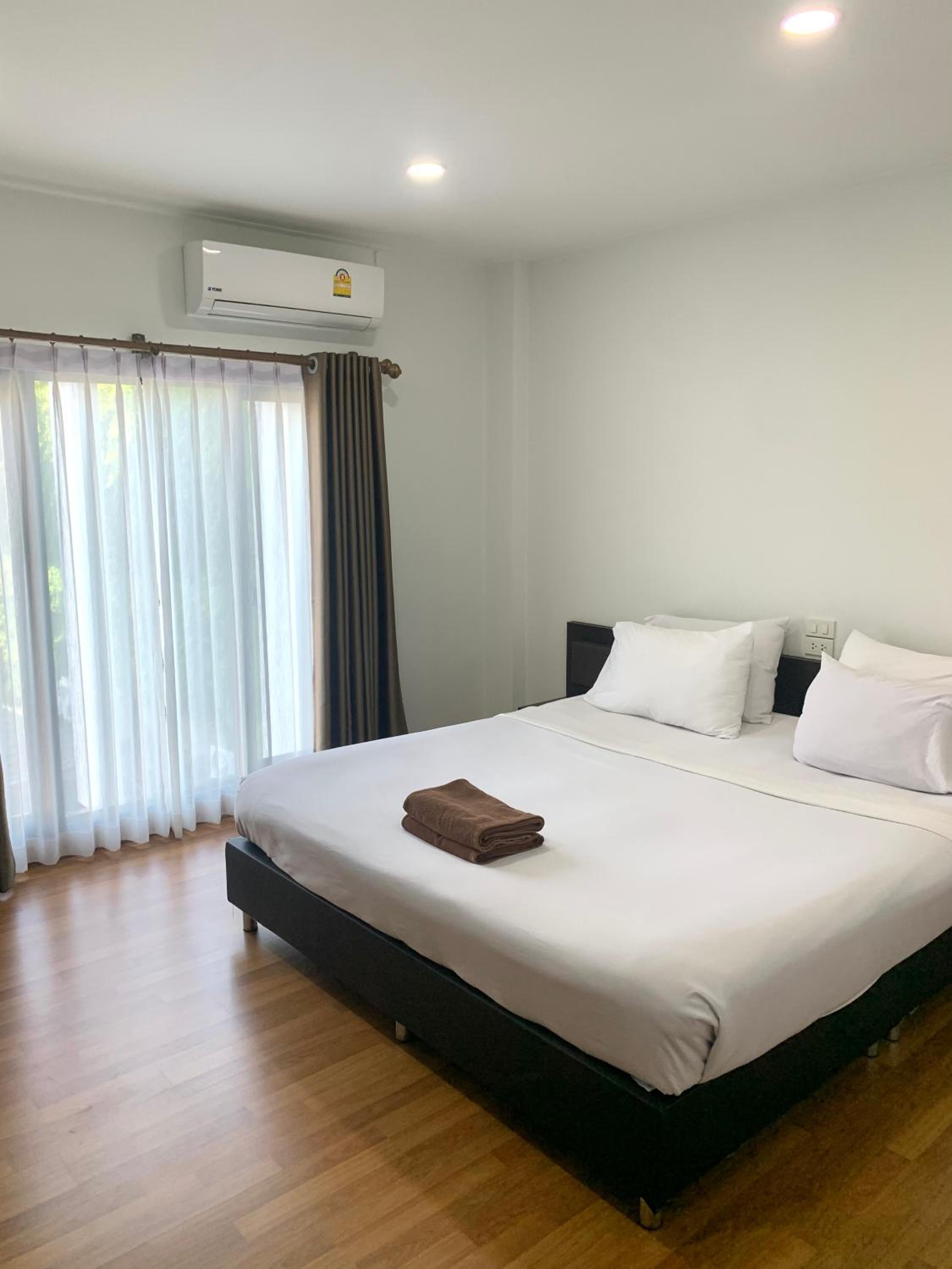 Deluxe King Room - Photo 1