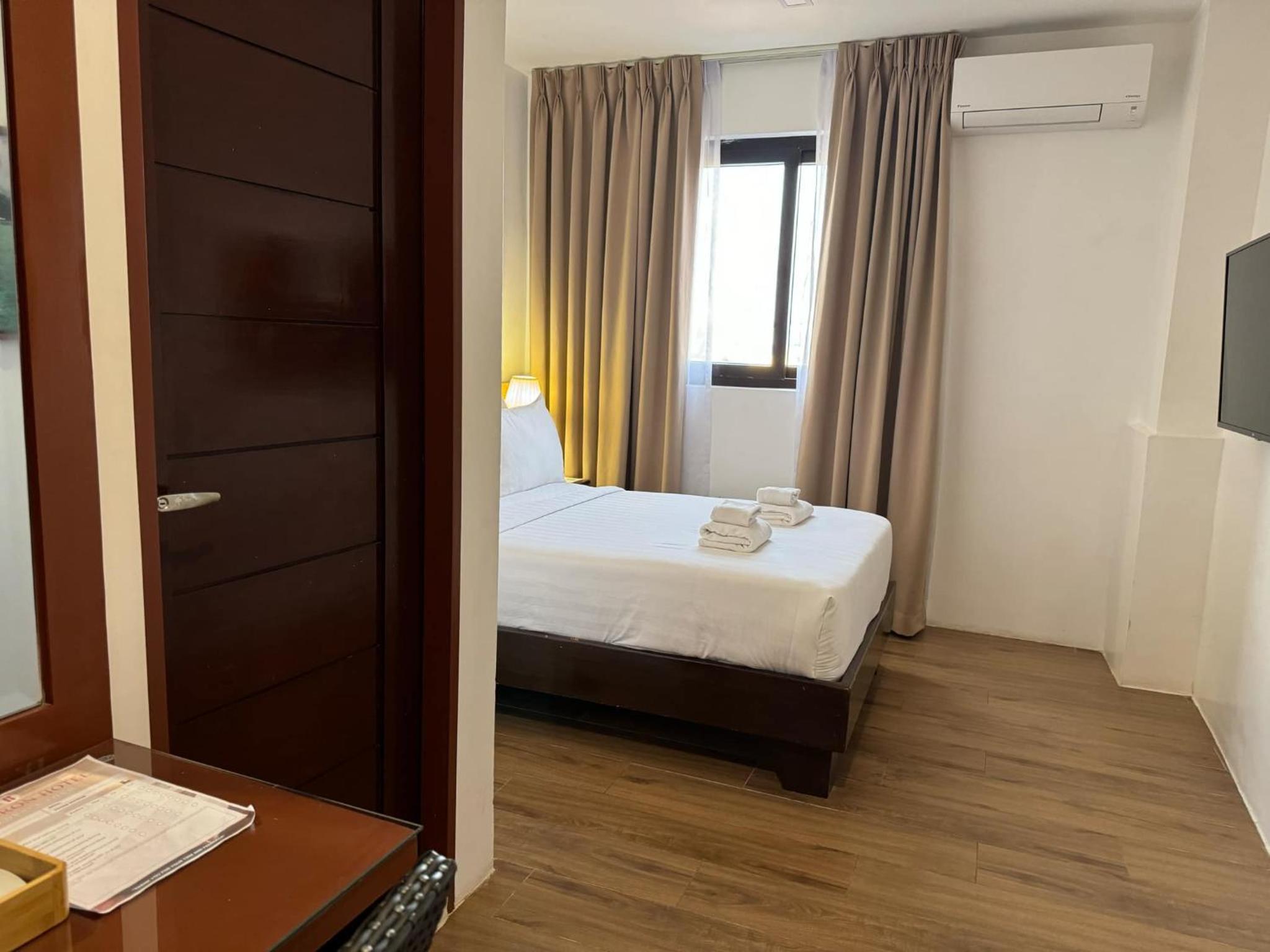 Deluxe Room - Photo 1