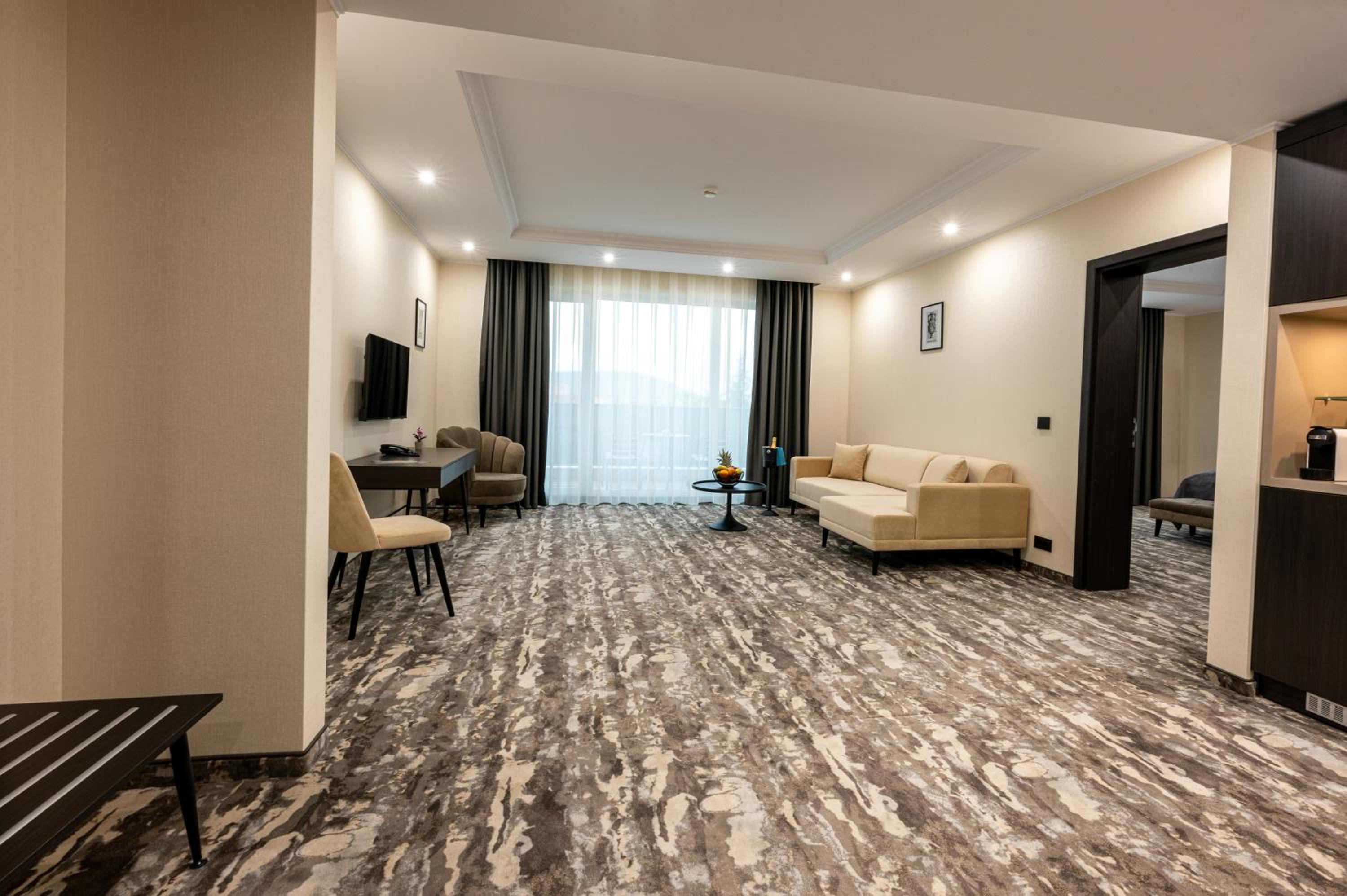 One-Bedroom Apartment with Balcony photo 2