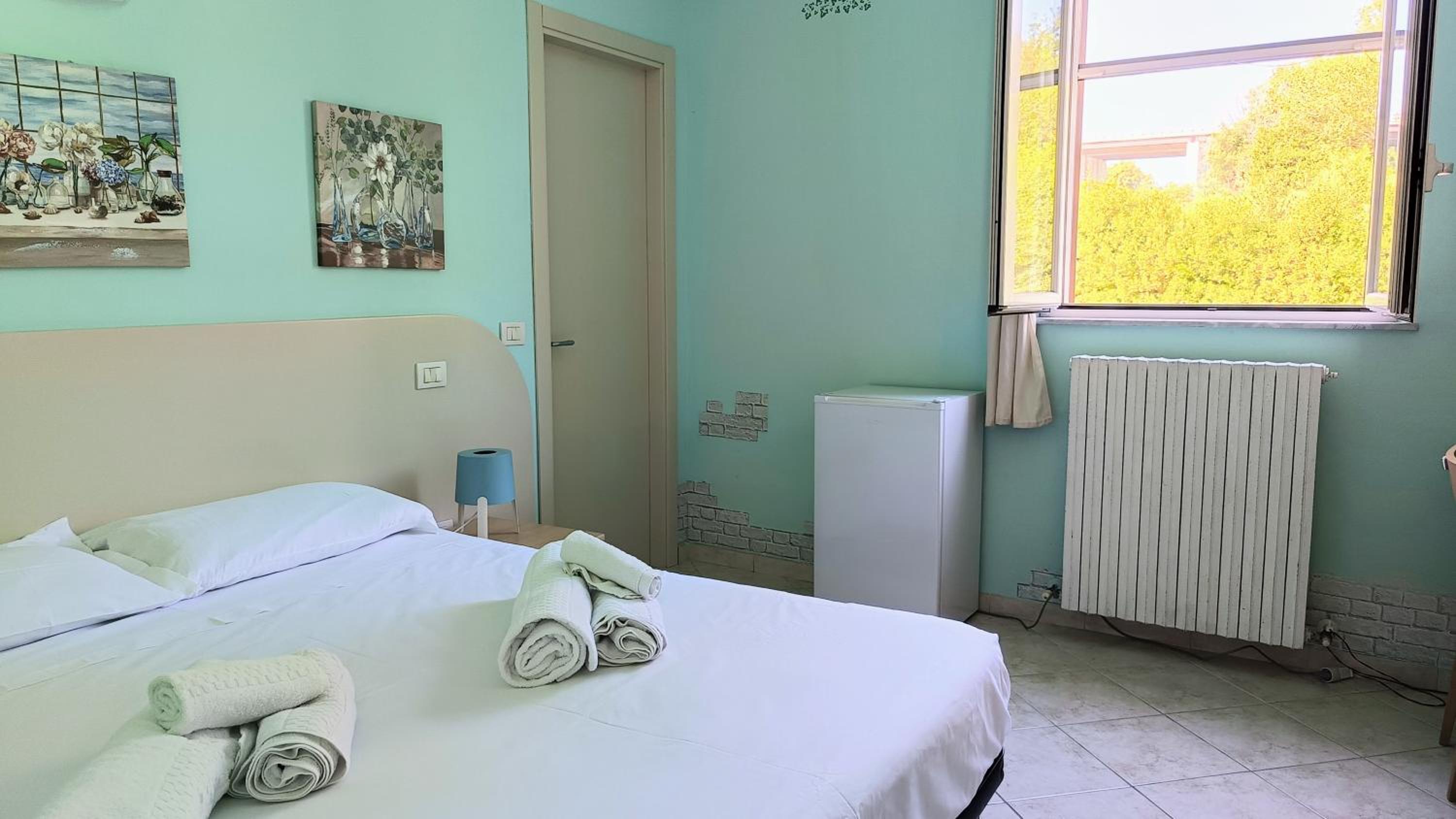 Double Room with Private Bathroom - Photo 14