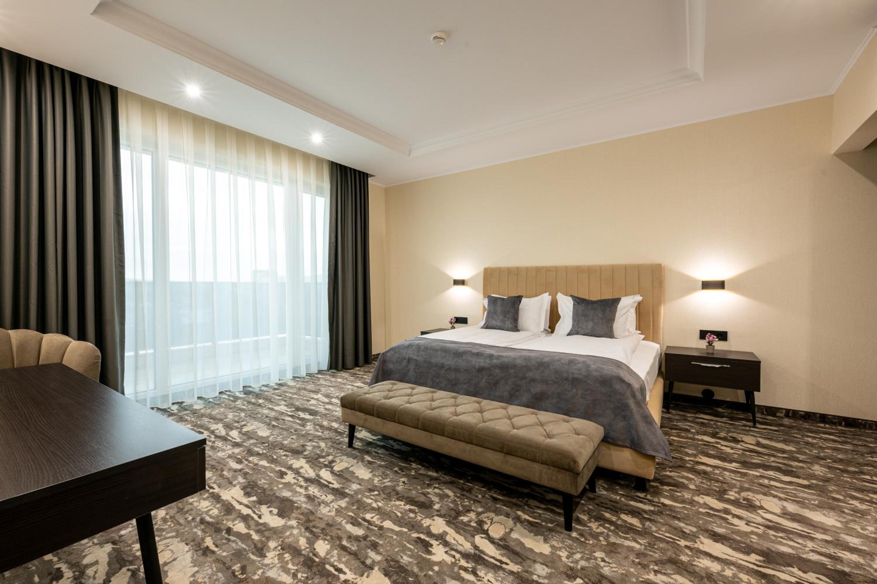 One-Bedroom Apartment with Balcony photo 1