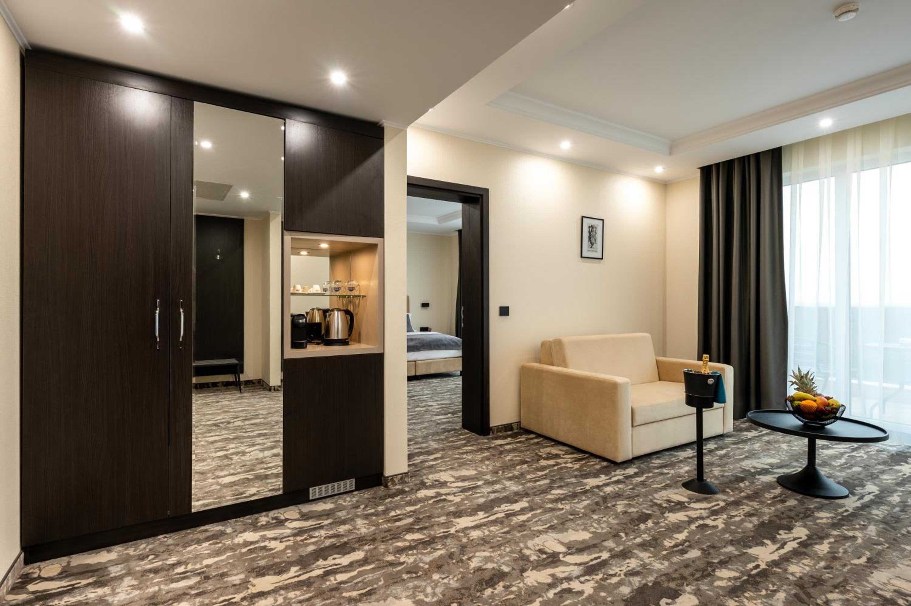 One-Bedroom Apartment with Balcony photo 2