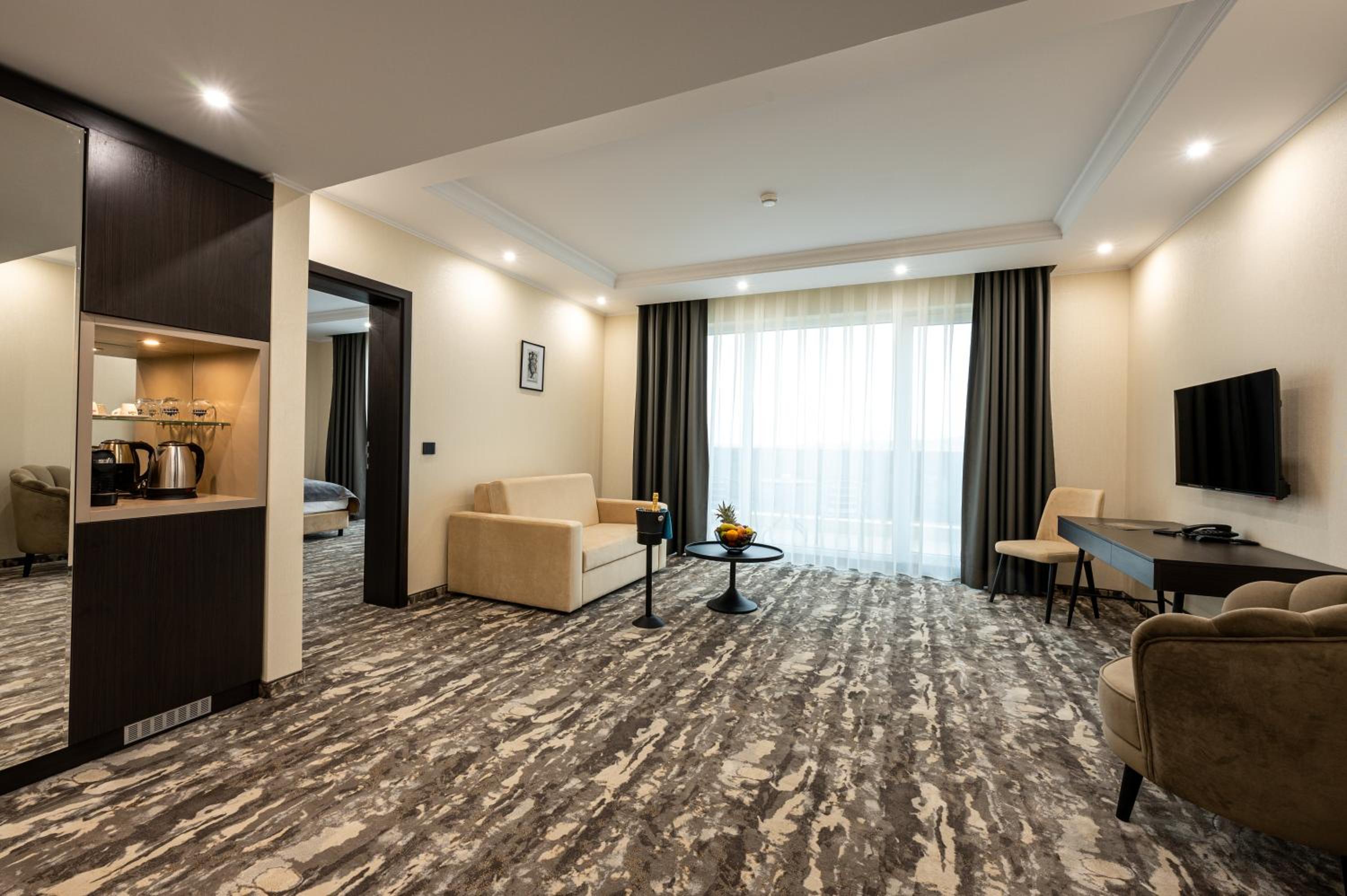 One-Bedroom Apartment with Balcony photo 3