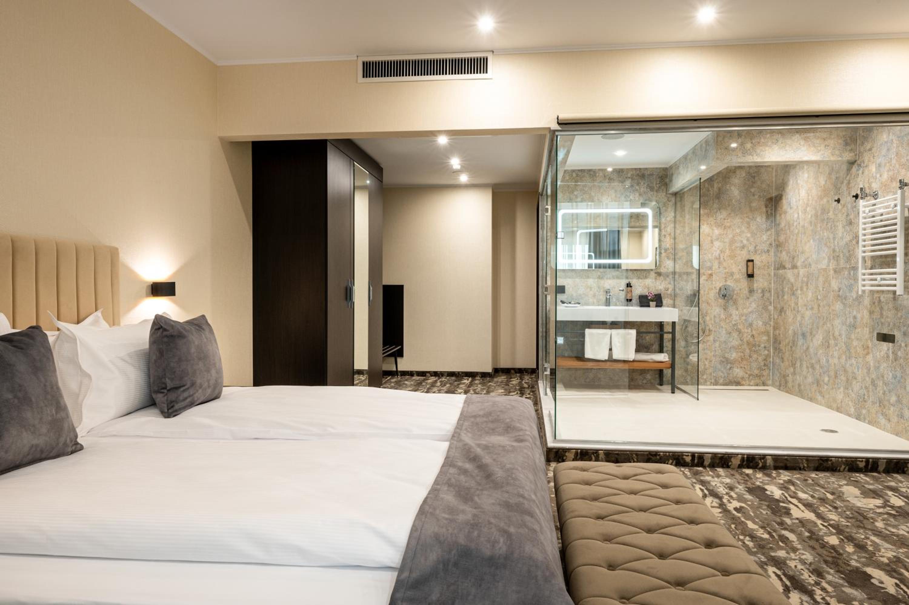 One-Bedroom Apartment with Balcony