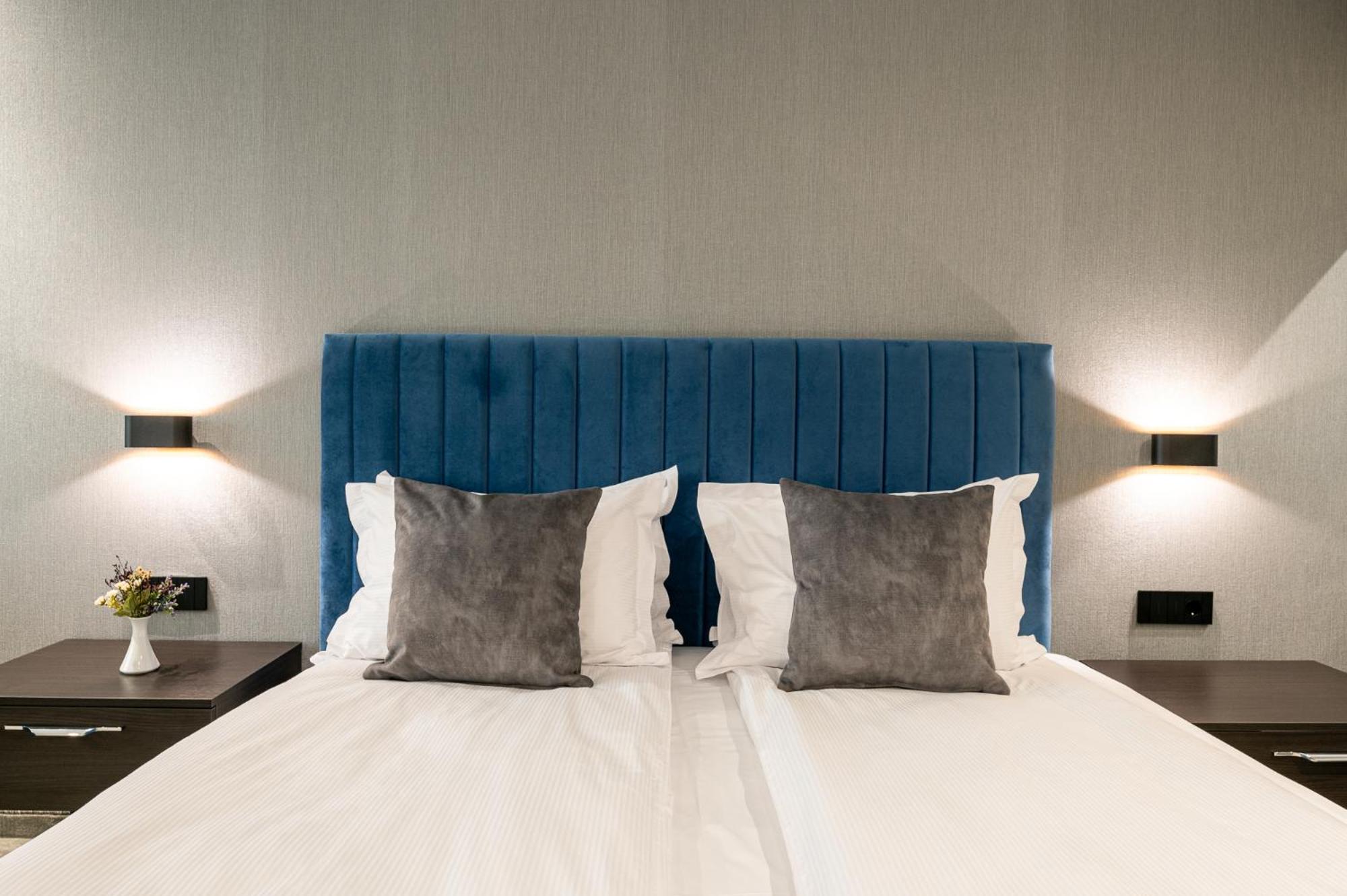 Deluxe Double Room with Extra Bed photo 3