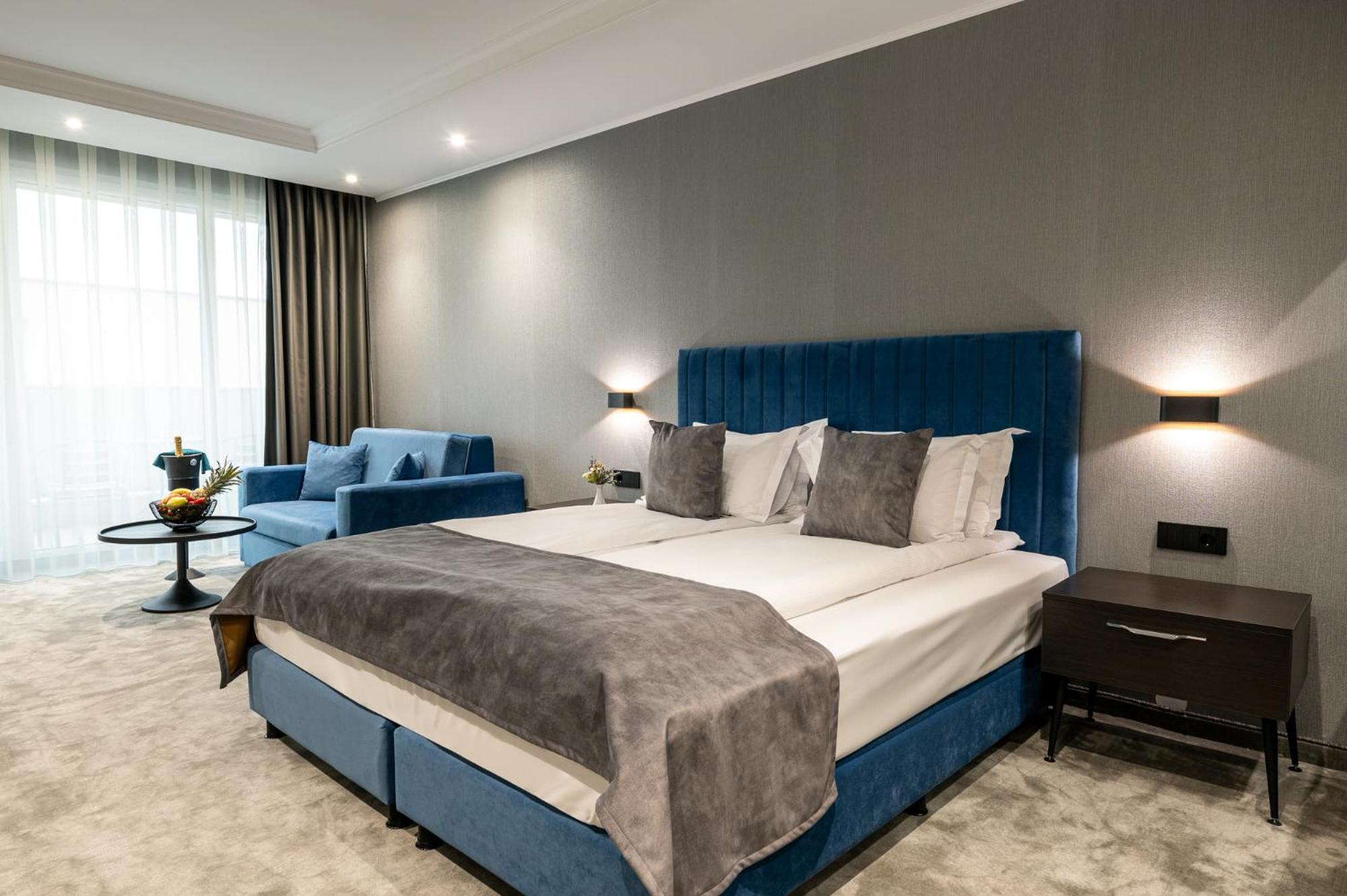 Deluxe Double Room with Extra Bed photo 1