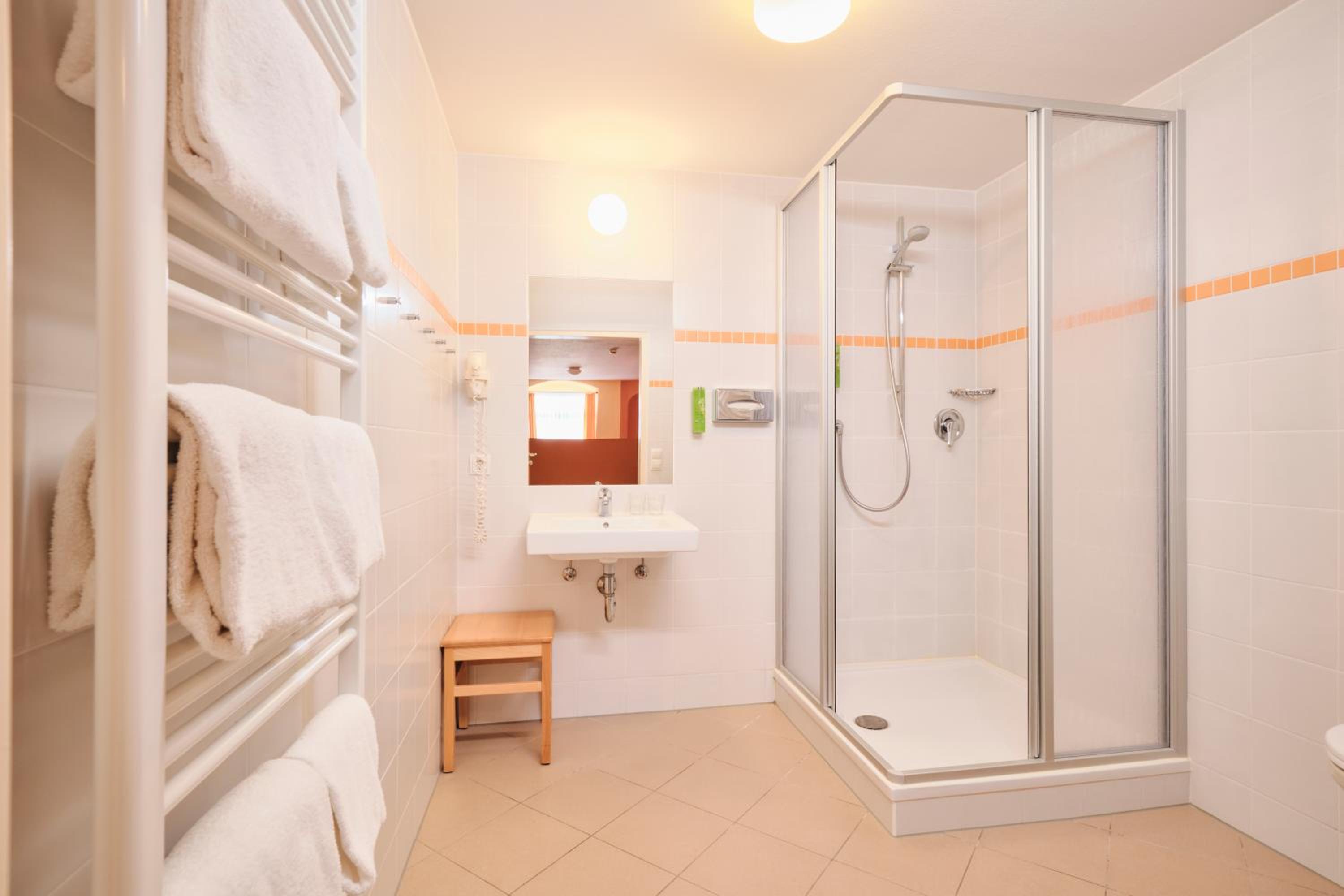 Quadruple Room - Photo 7