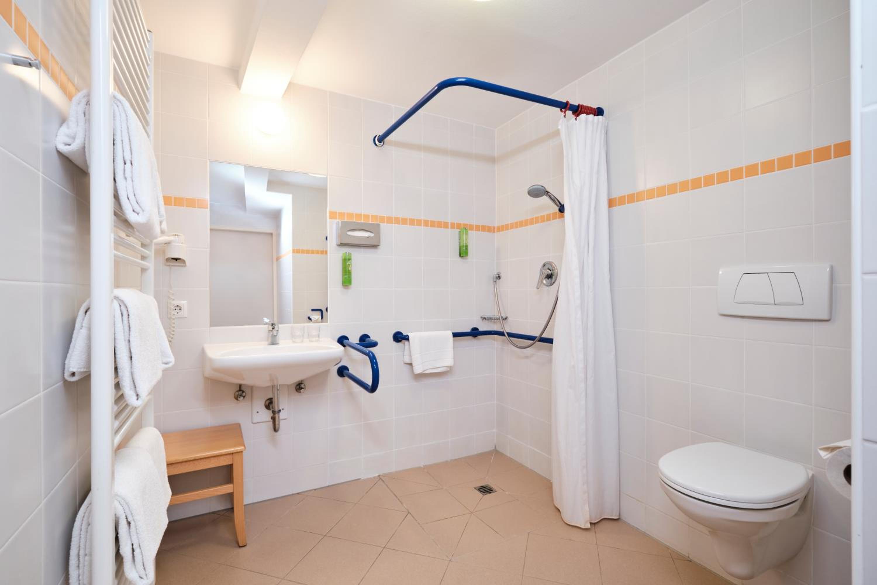 Quadruple Room - Photo 9