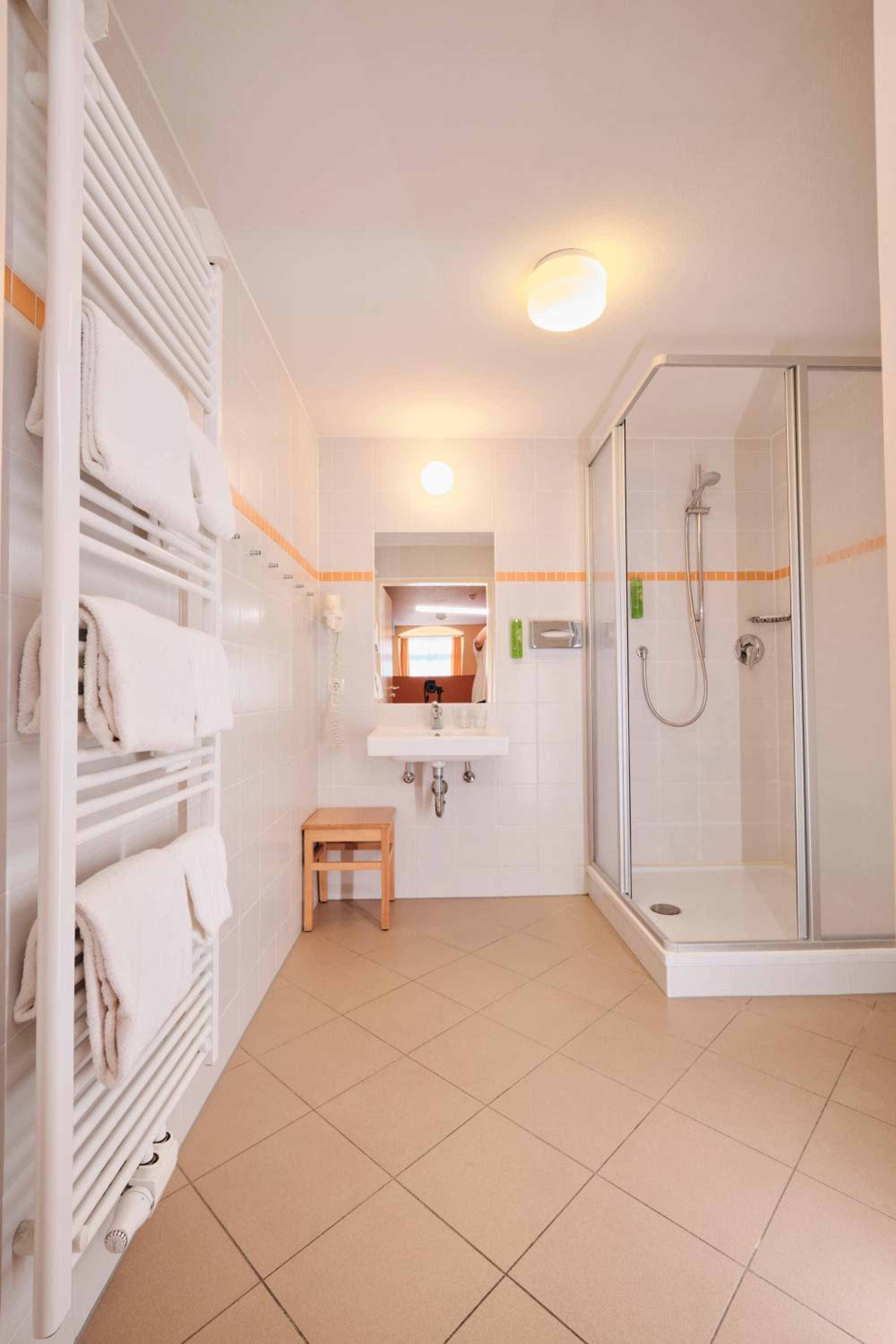 Quadruple Room - Photo 8