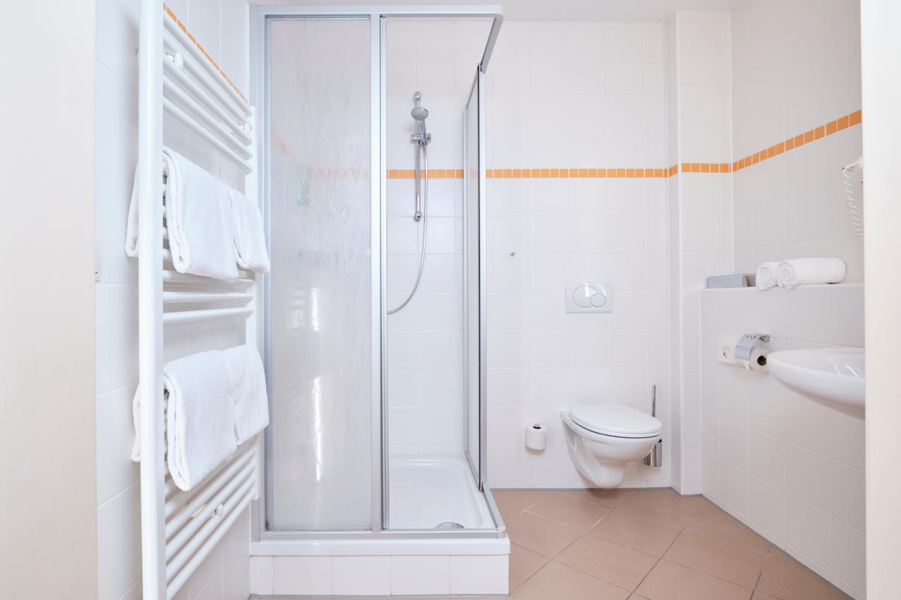 Double or Twin Room - Photo 3
