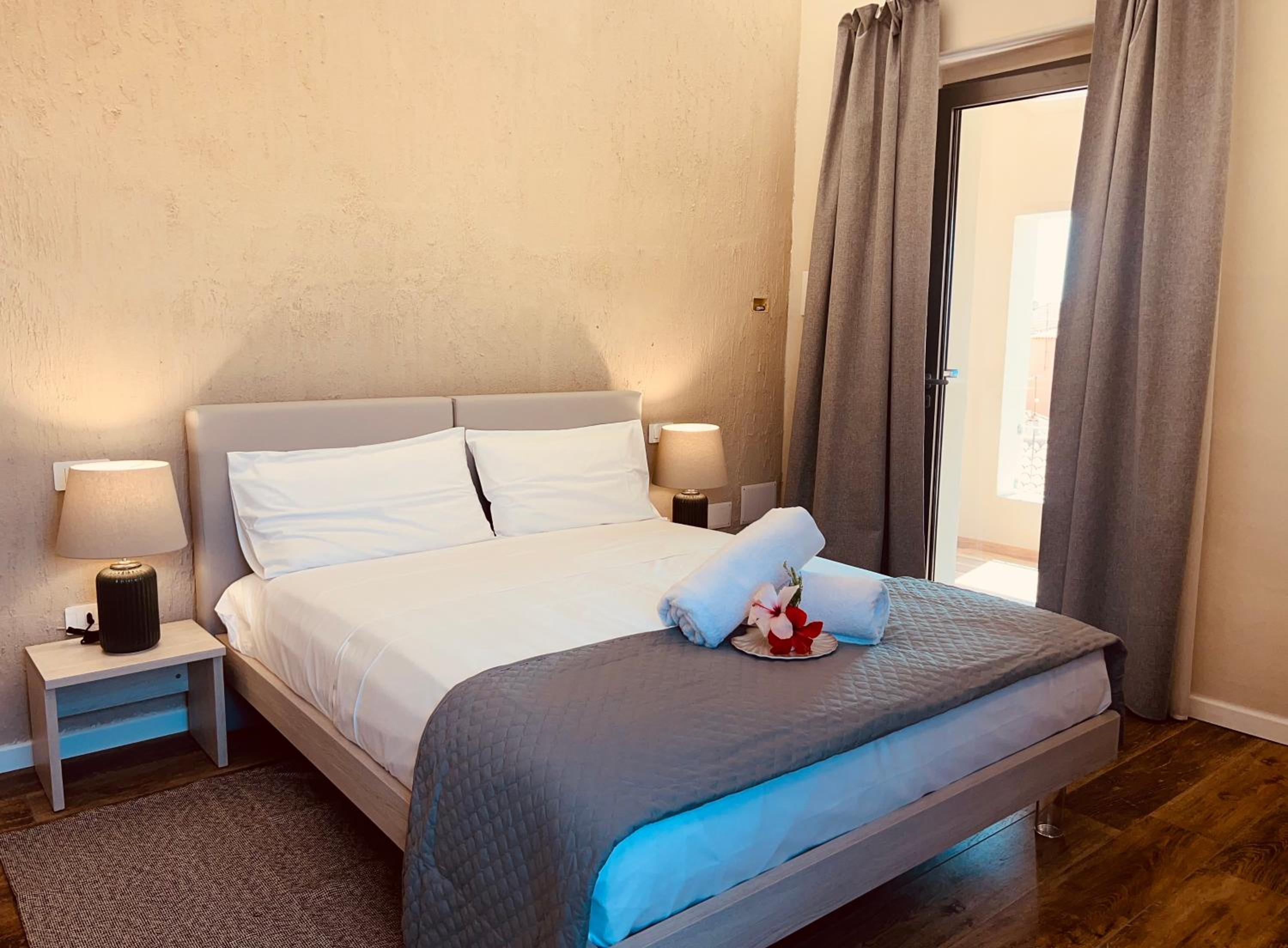 Deluxe King Room photo 1