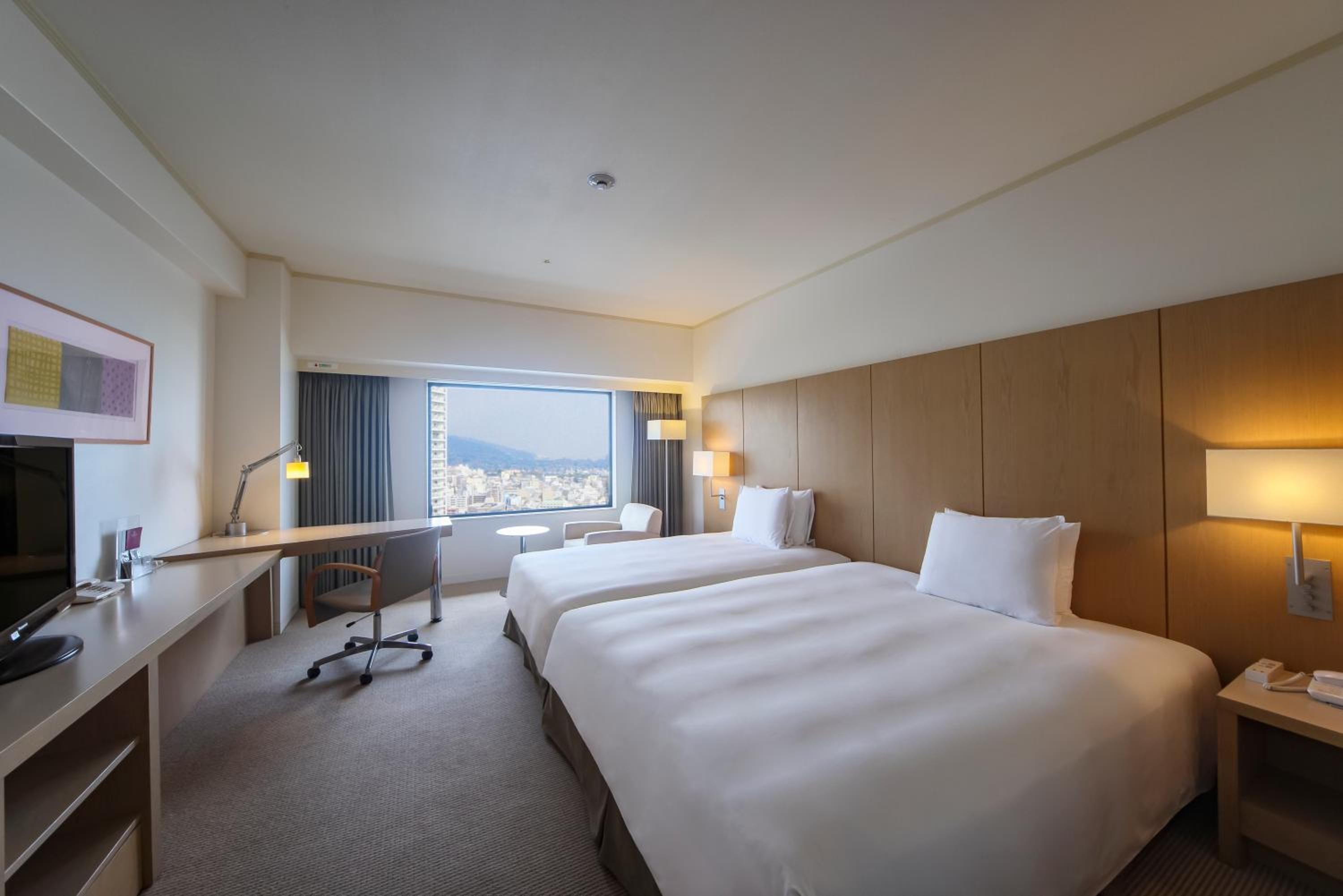 Premium Twin Room With City View - Lounge Access