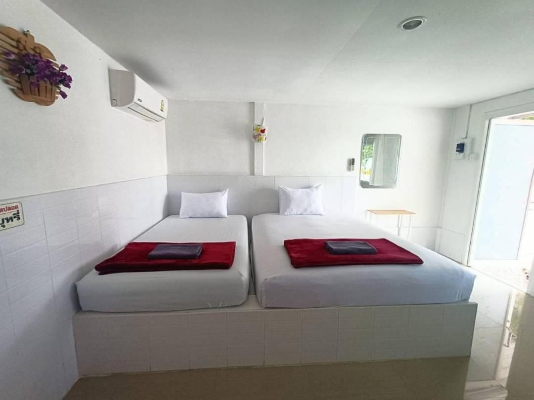 Deluxe Twin Room - Photo 12
