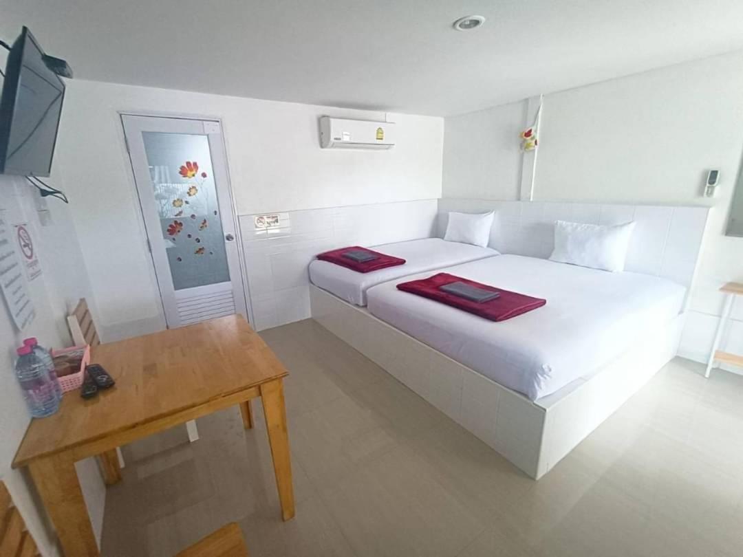 Deluxe Twin Room - Photo 11