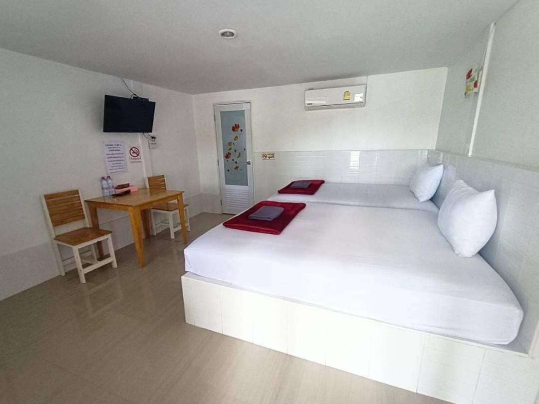 Deluxe Twin Room - Photo 10
