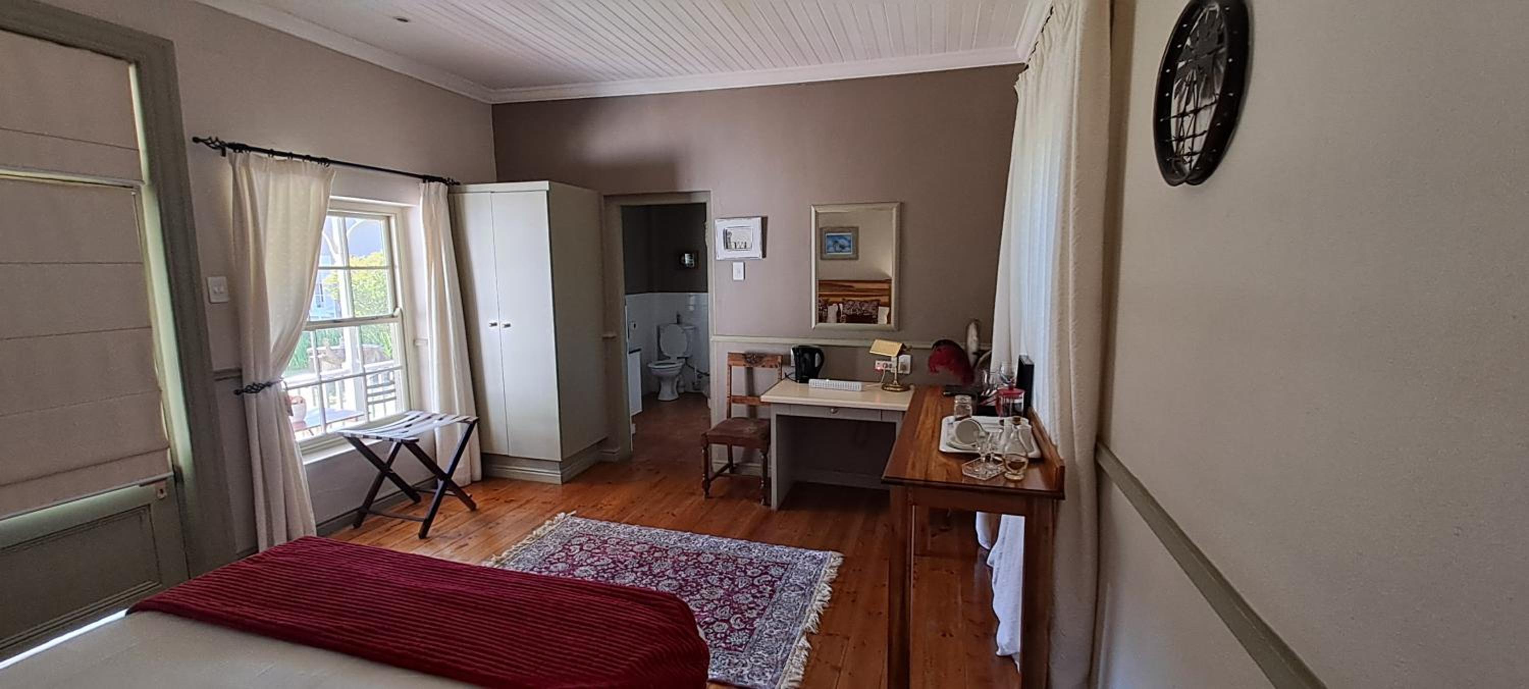 Queen Room with Garden View - Photo 3