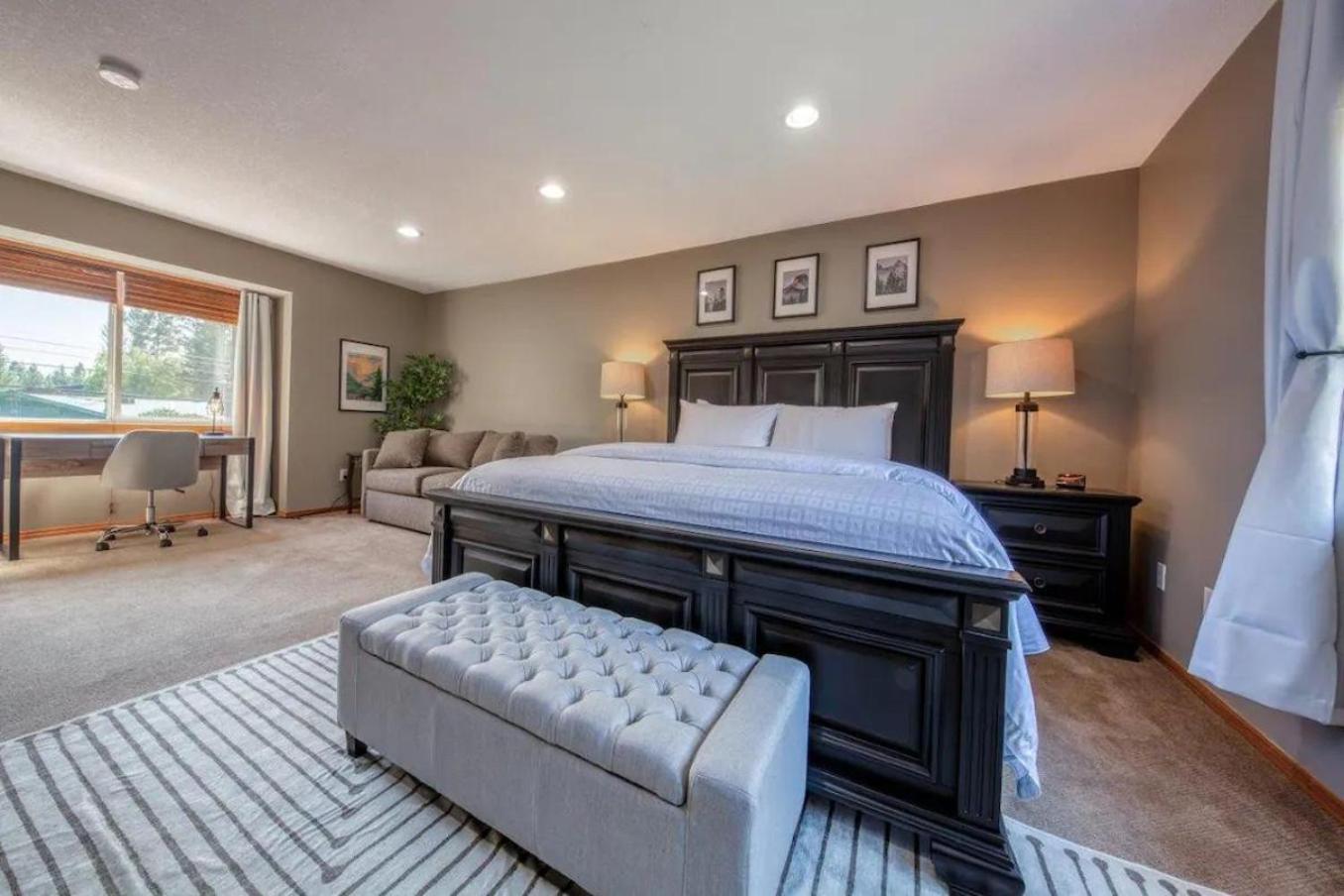 Five-Bedroom House photo 1