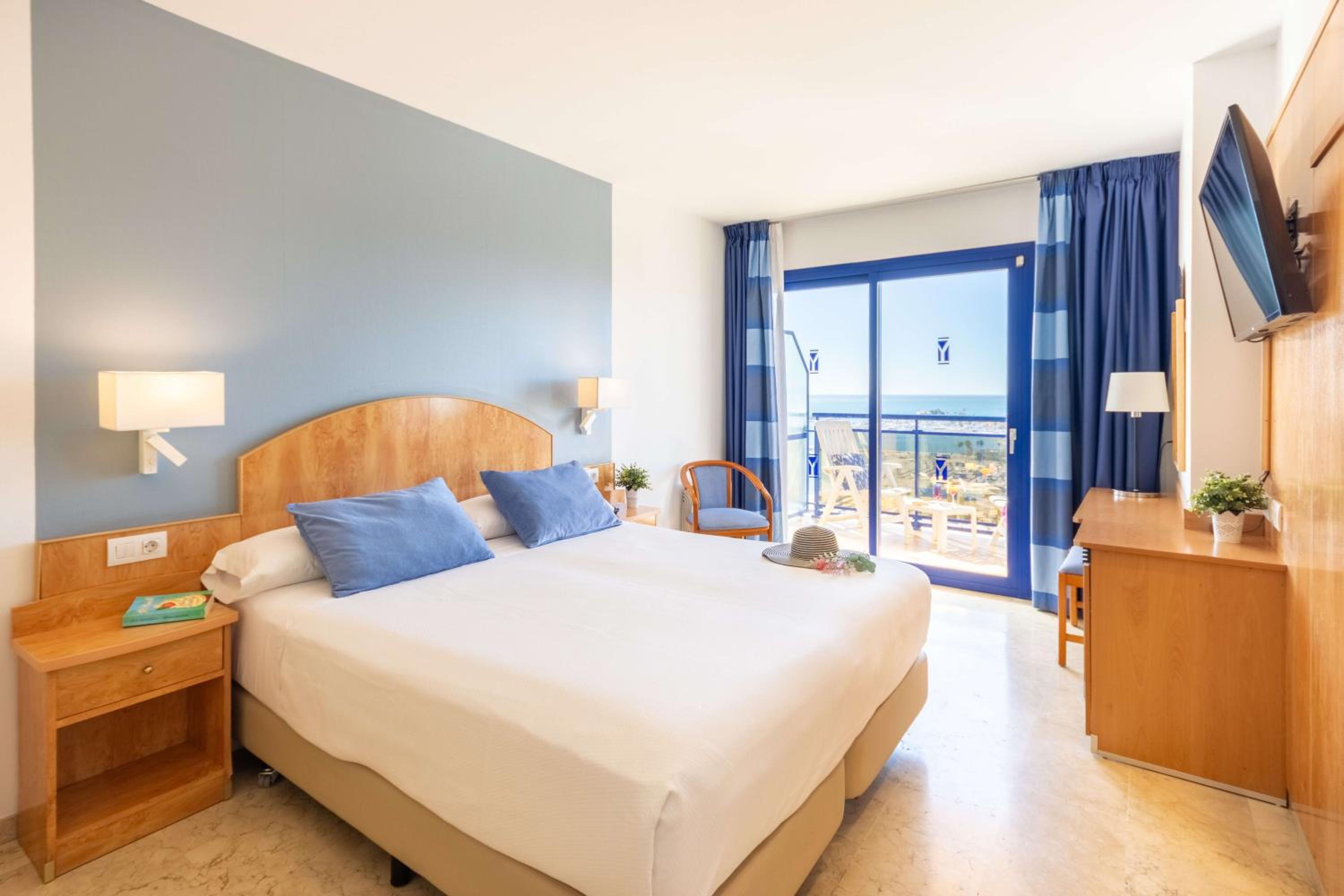 Habitación Estándar con Vista Lateral al Mar