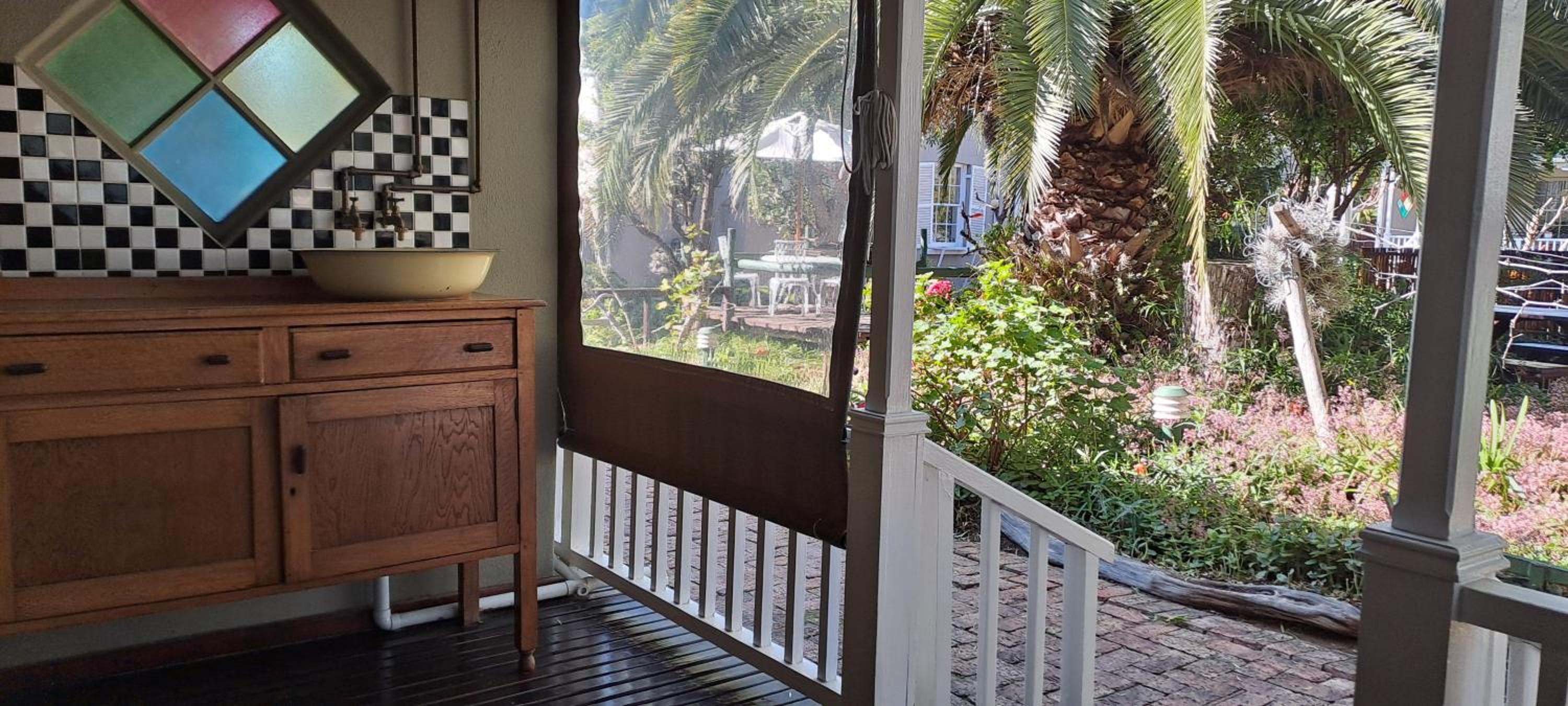 Queen Room with Garden View - Photo 5