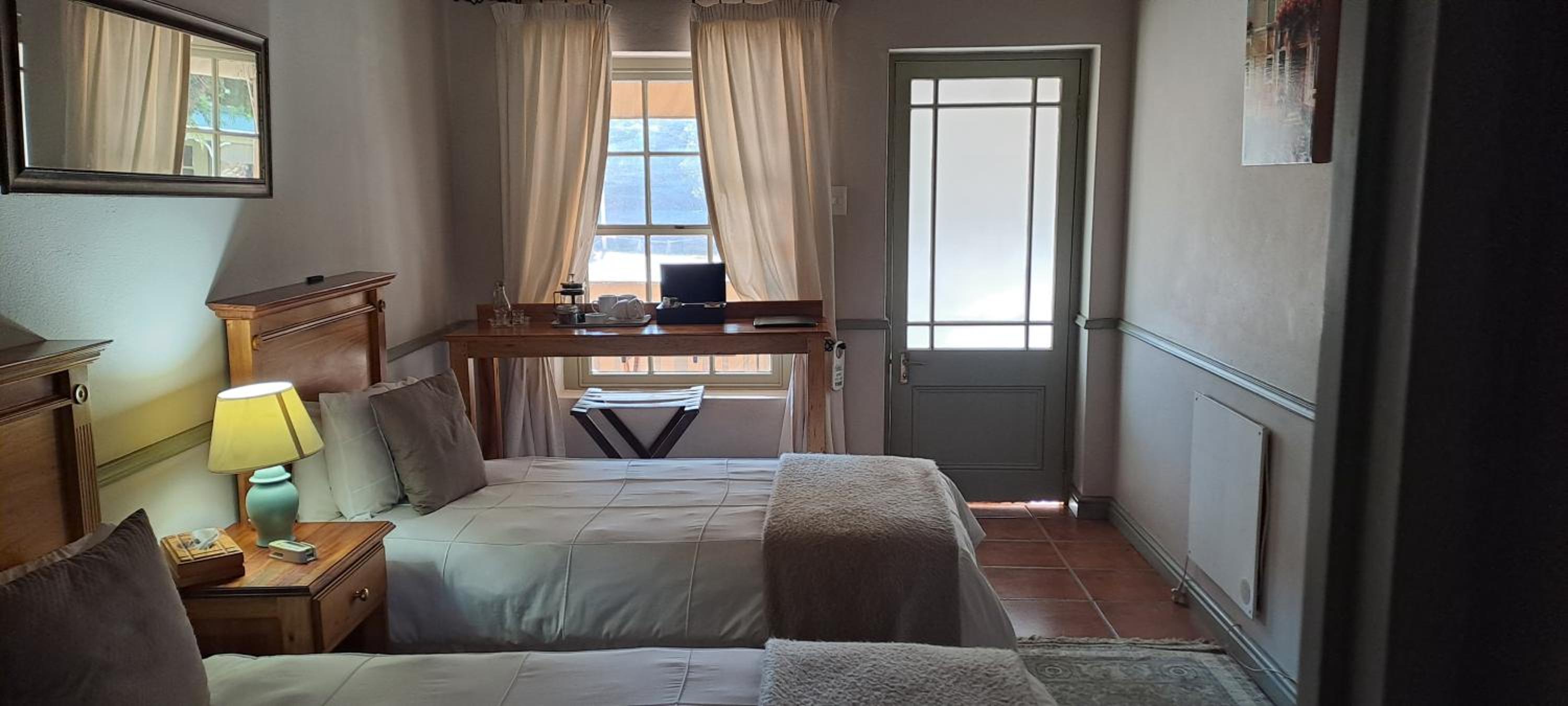 Standard Twin Room - Photo 1
